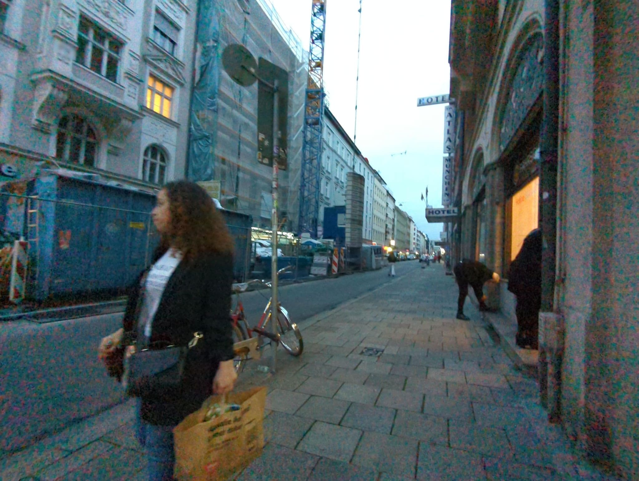 Street view near فير يارستزايتن كمبينسكي ميونيخ, Munich — © ente (CC BY-SA · Mapillary)