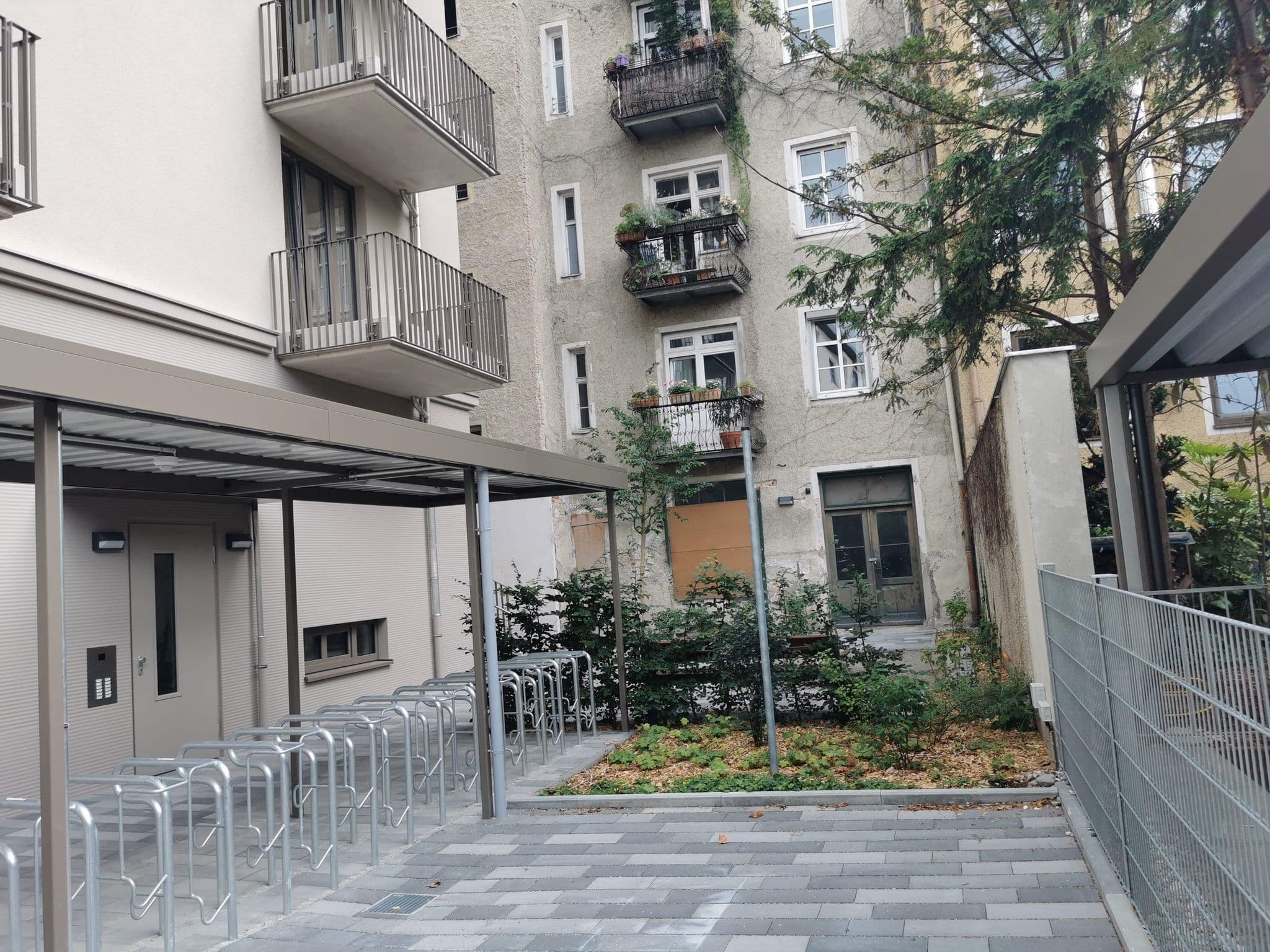 Street view near Hotel Concorde, Munich — © soulcover (CC BY-SA · Mapillary)