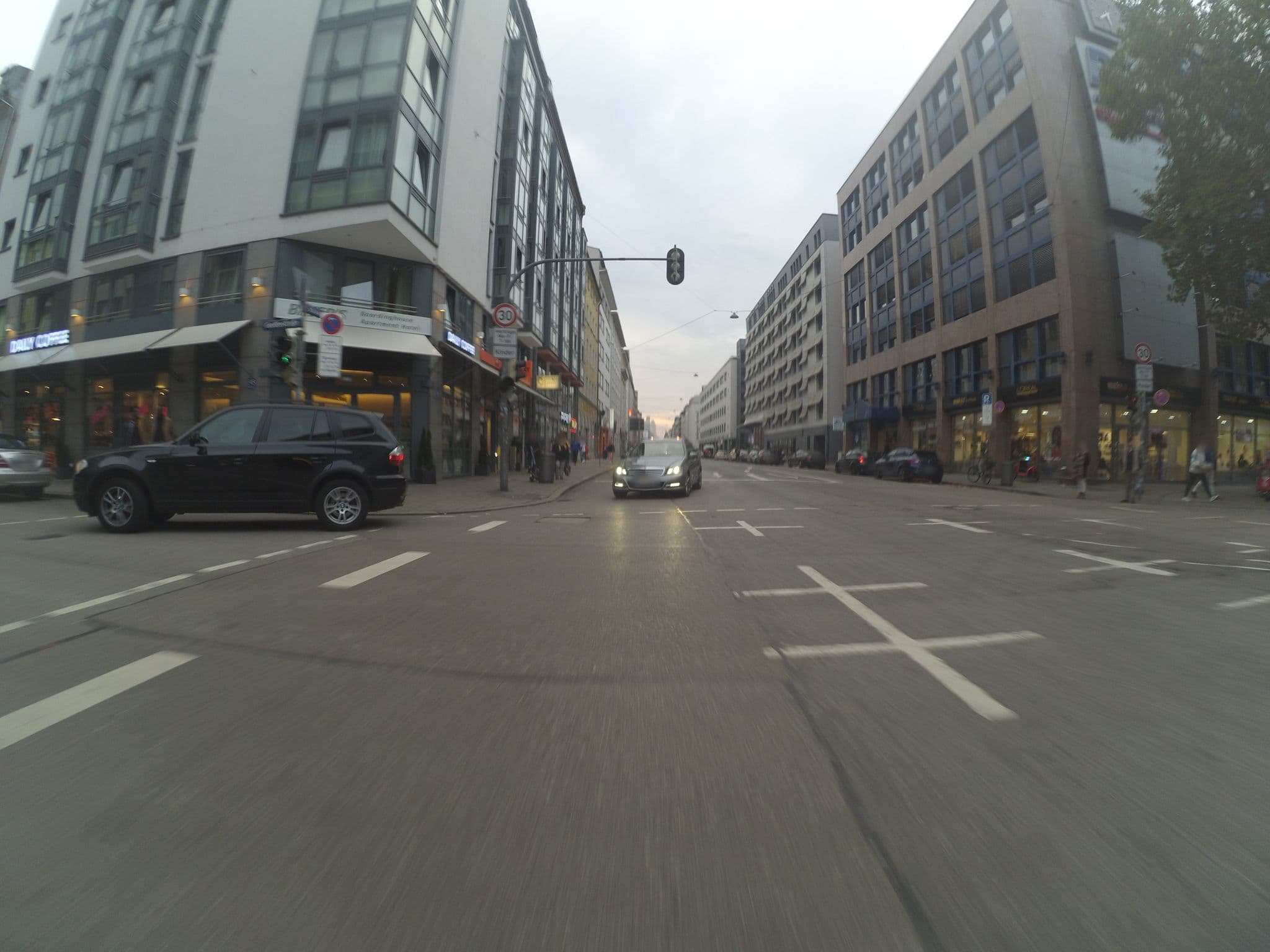 Street view near Hotel Dolomit, Munich — © ente (CC BY-SA · Mapillary)