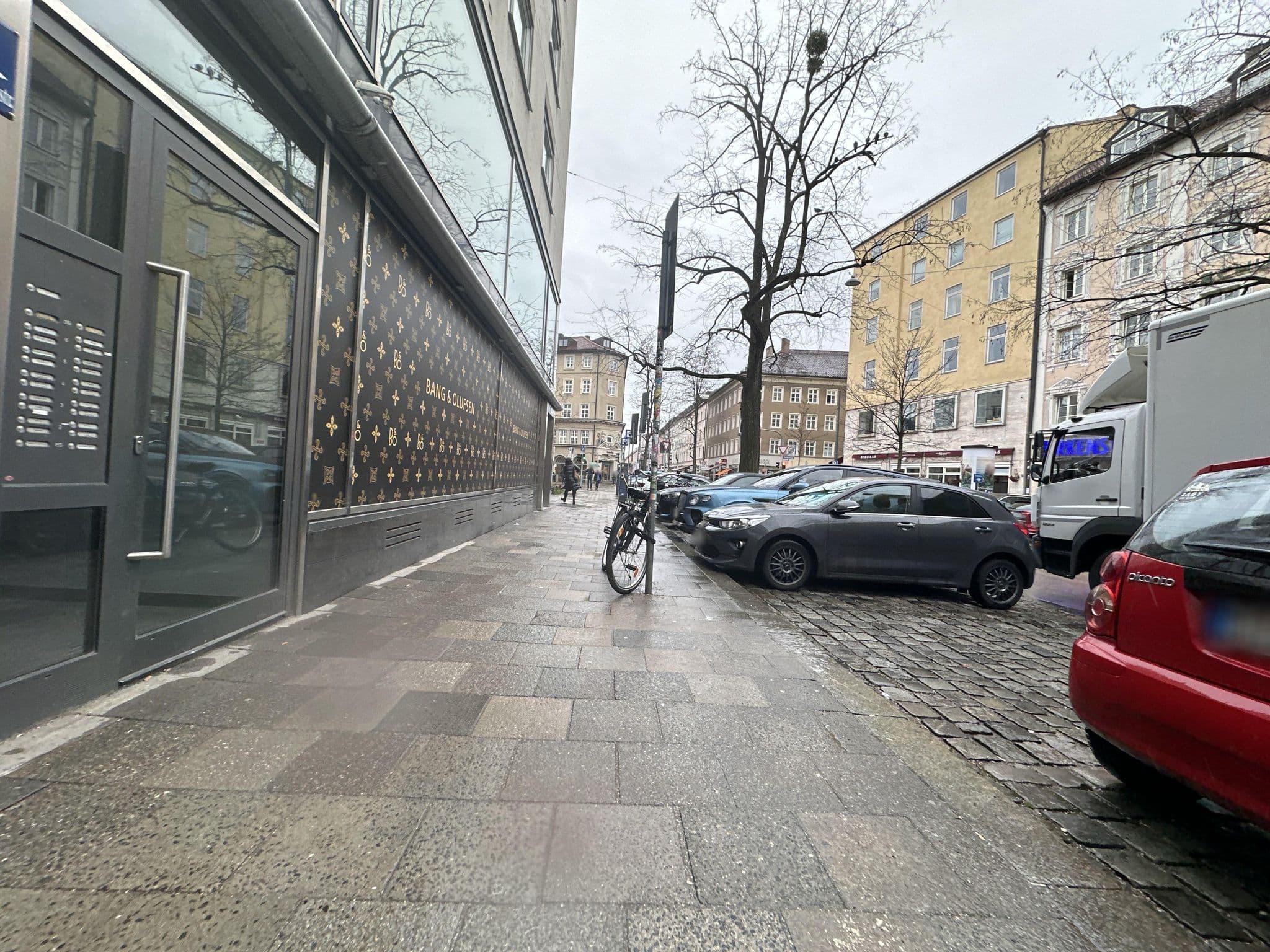 Street view near Graef Uwe, Hotel, Munich — © quickness805 (CC BY-SA · Mapillary)