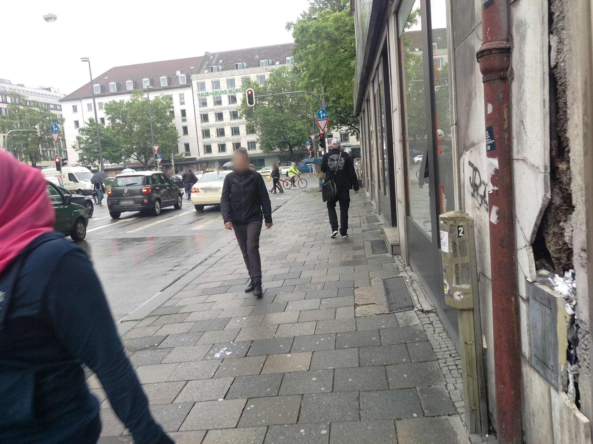 Street view near Hotel Pension Zöllner Inh. und Rappl / E. Kreuzer, Munich — © aceini (CC BY-SA · Mapillary)