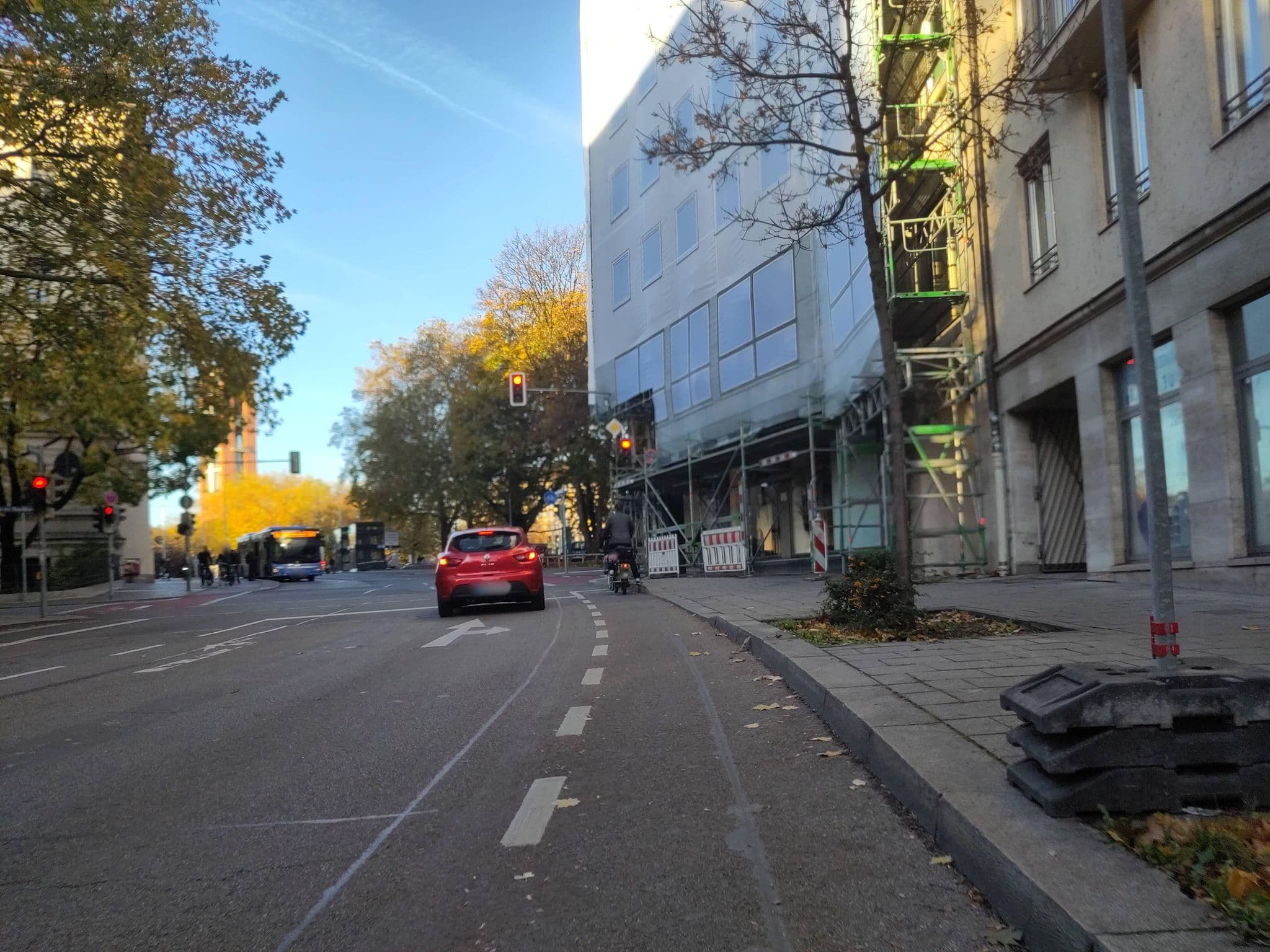 Street view near Gspusi, Munich — © thmunichways (CC BY-SA · Mapillary)
