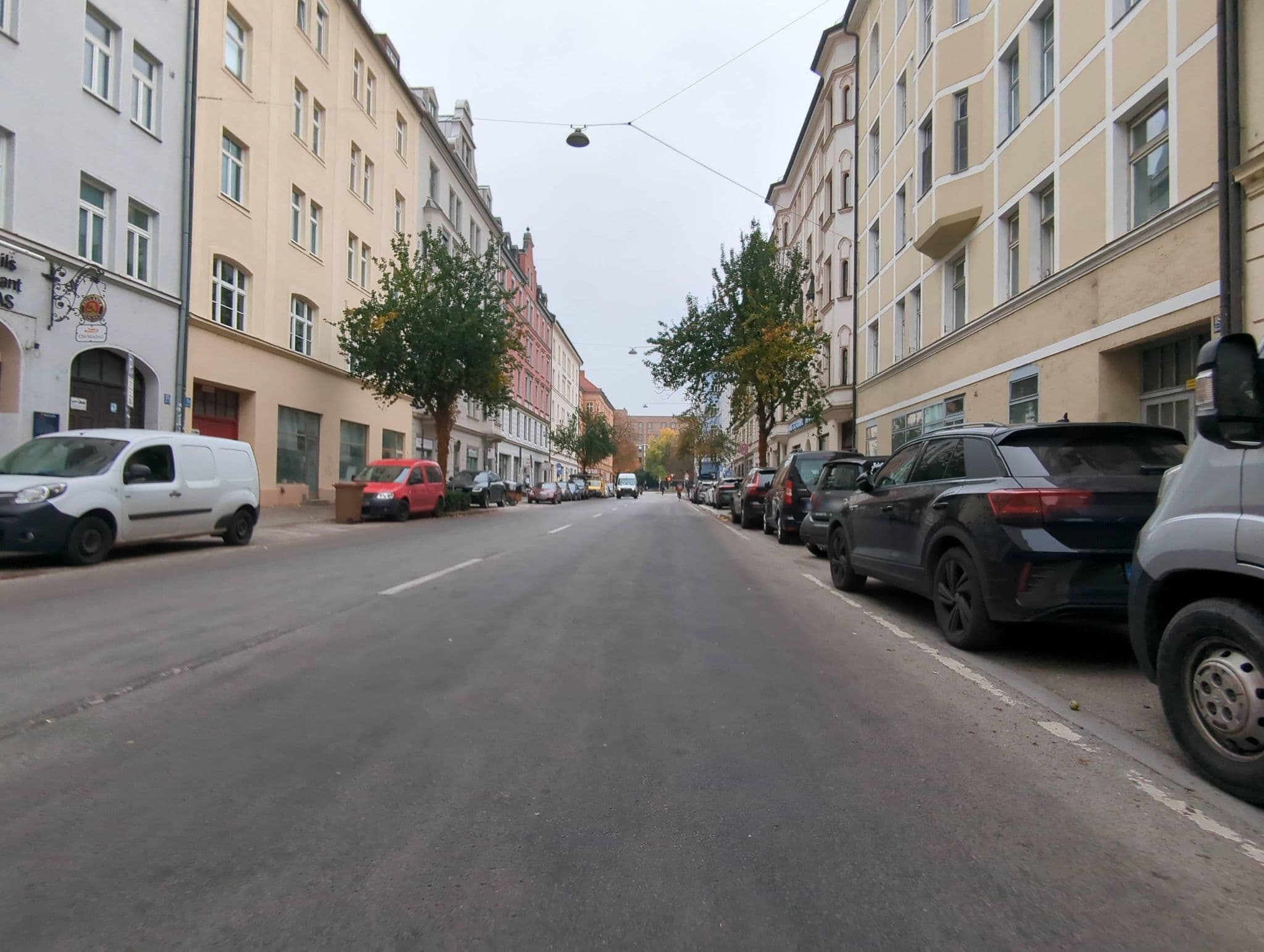 Street view near denitsa's place, Munich — © GenevieveCory (CC BY-SA · Mapillary)
