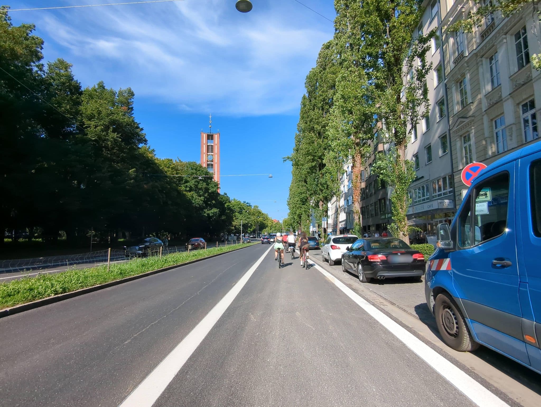 Street view near carathotel München, Munich — © GenevieveCory (CC BY-SA · Mapillary)