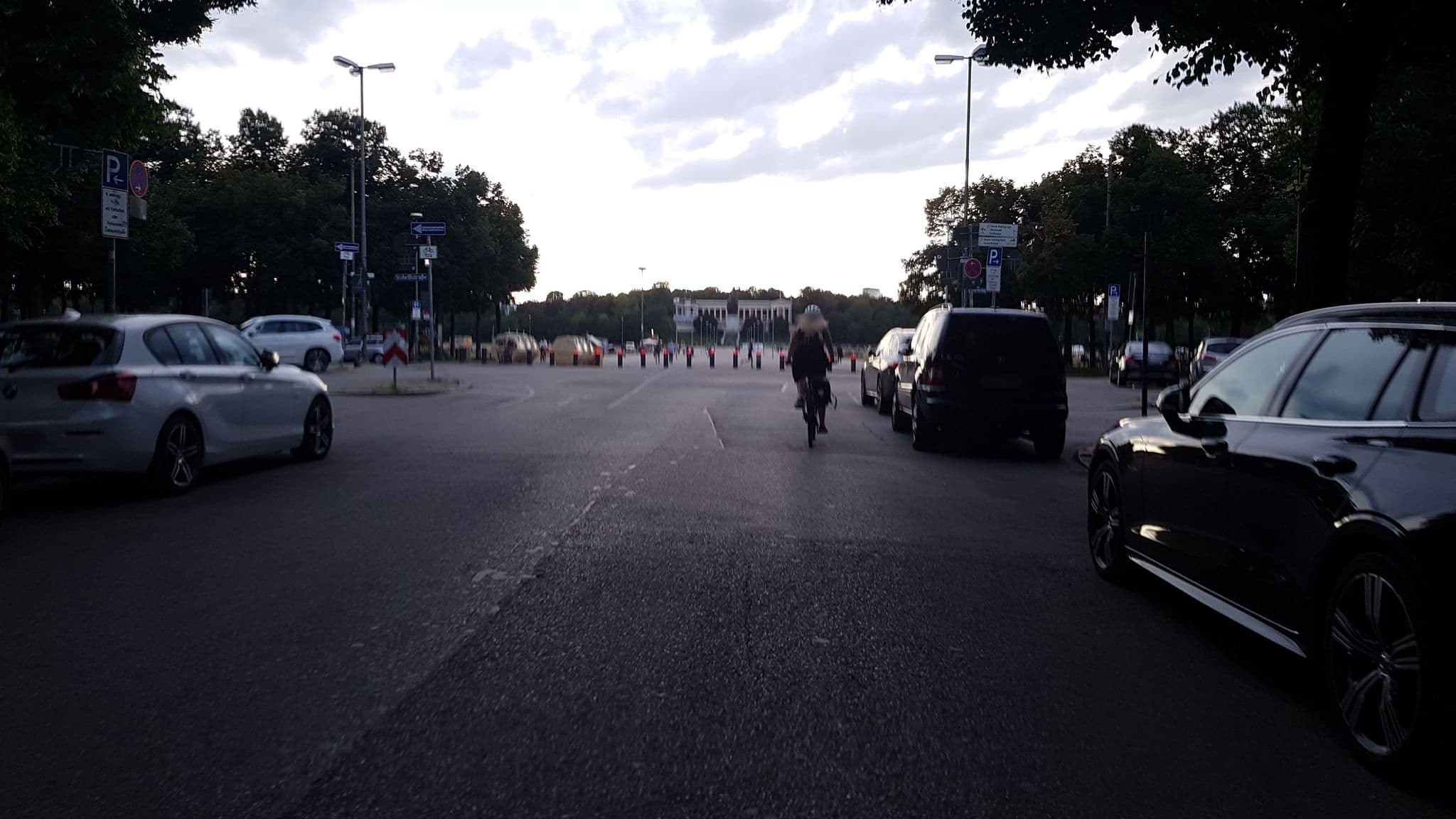 Street view near Pension Westfalia, Munich — © thomas_munichways (CC BY-SA · Mapillary)