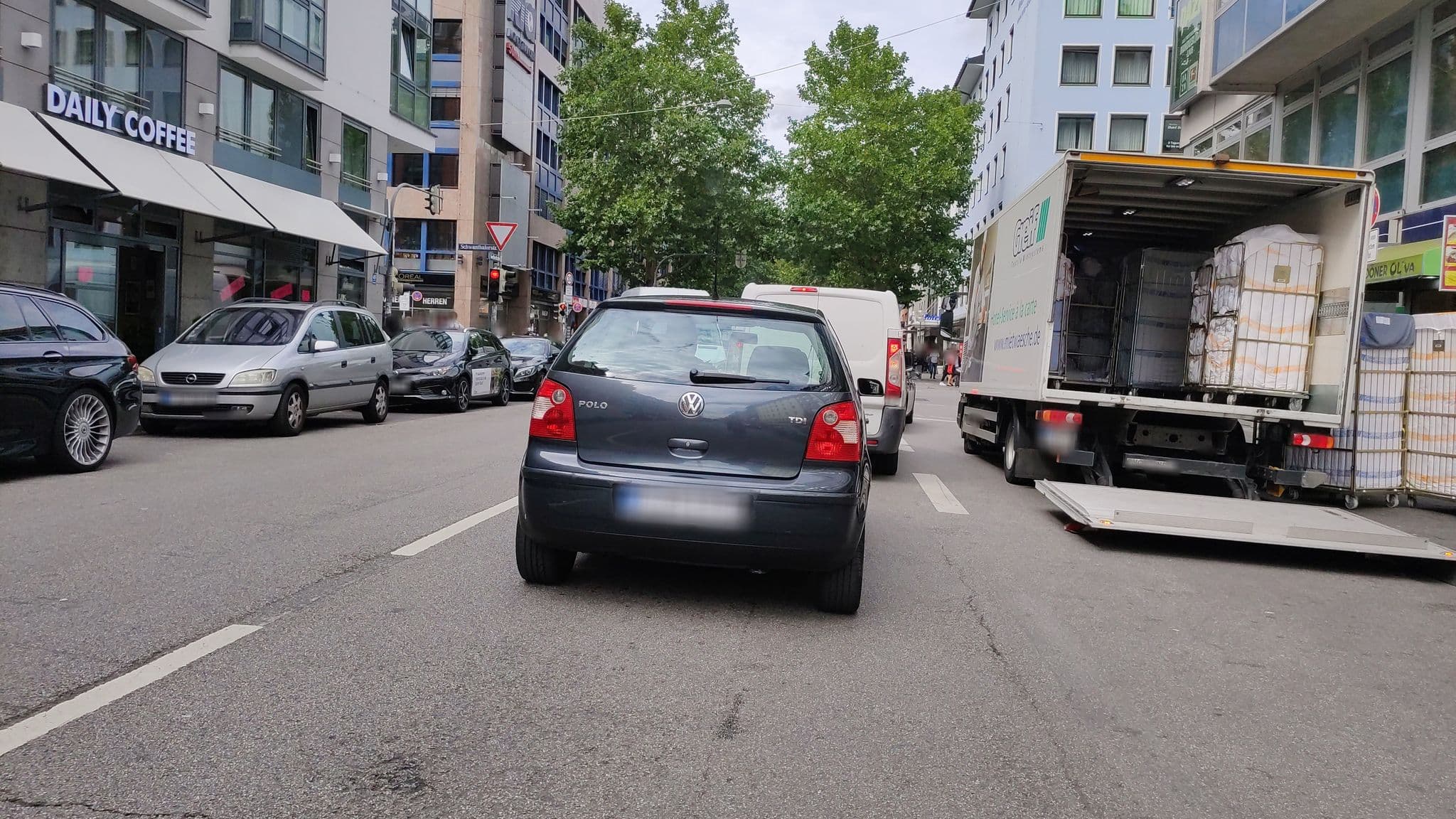Street view near Hotel Munich-Inn, Munich — © dralfa (CC BY-SA · Mapillary)