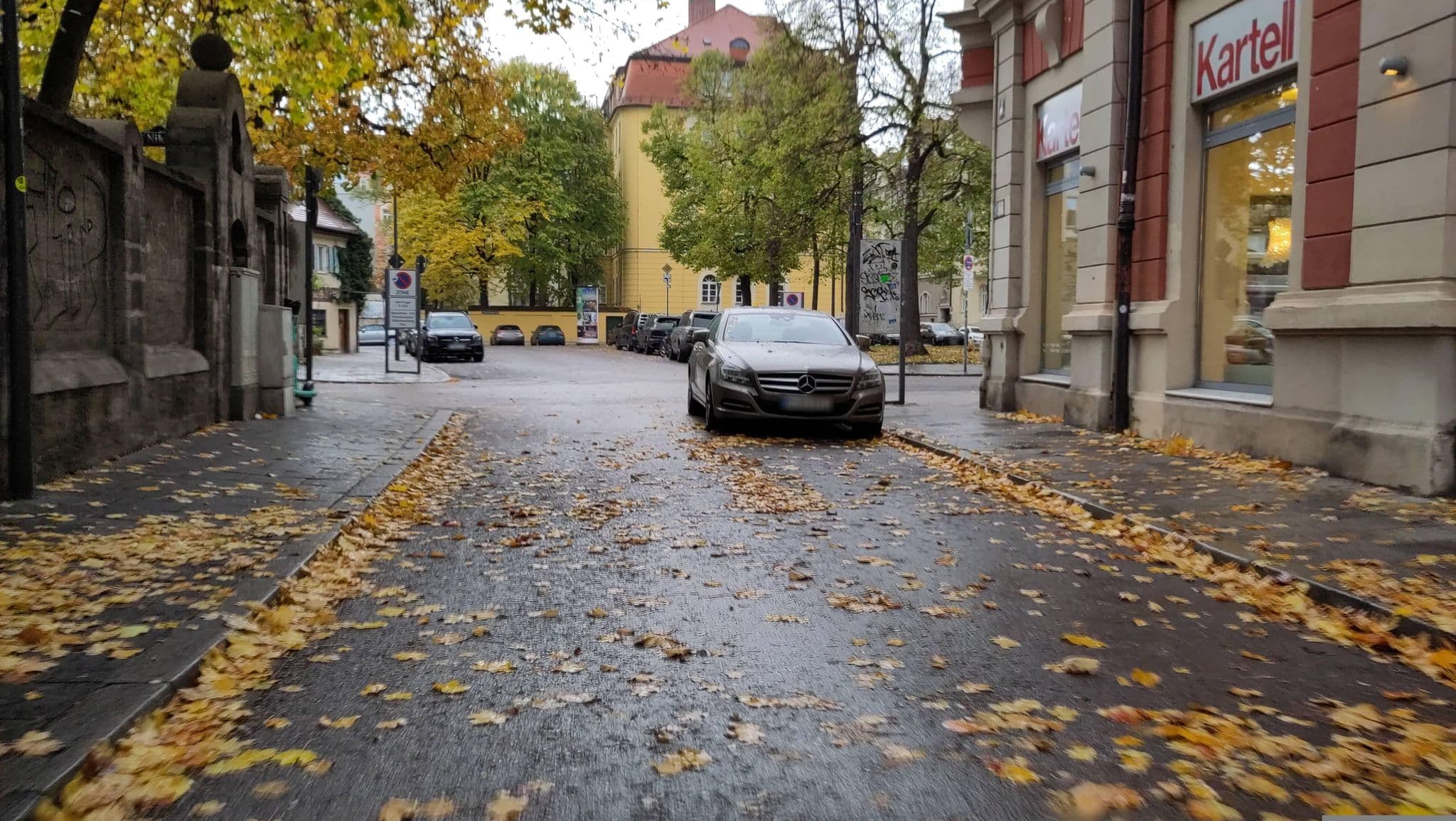 Street view near Schlemmer Renate, Bogenhausen — © thmunichways (CC BY-SA · Mapillary)