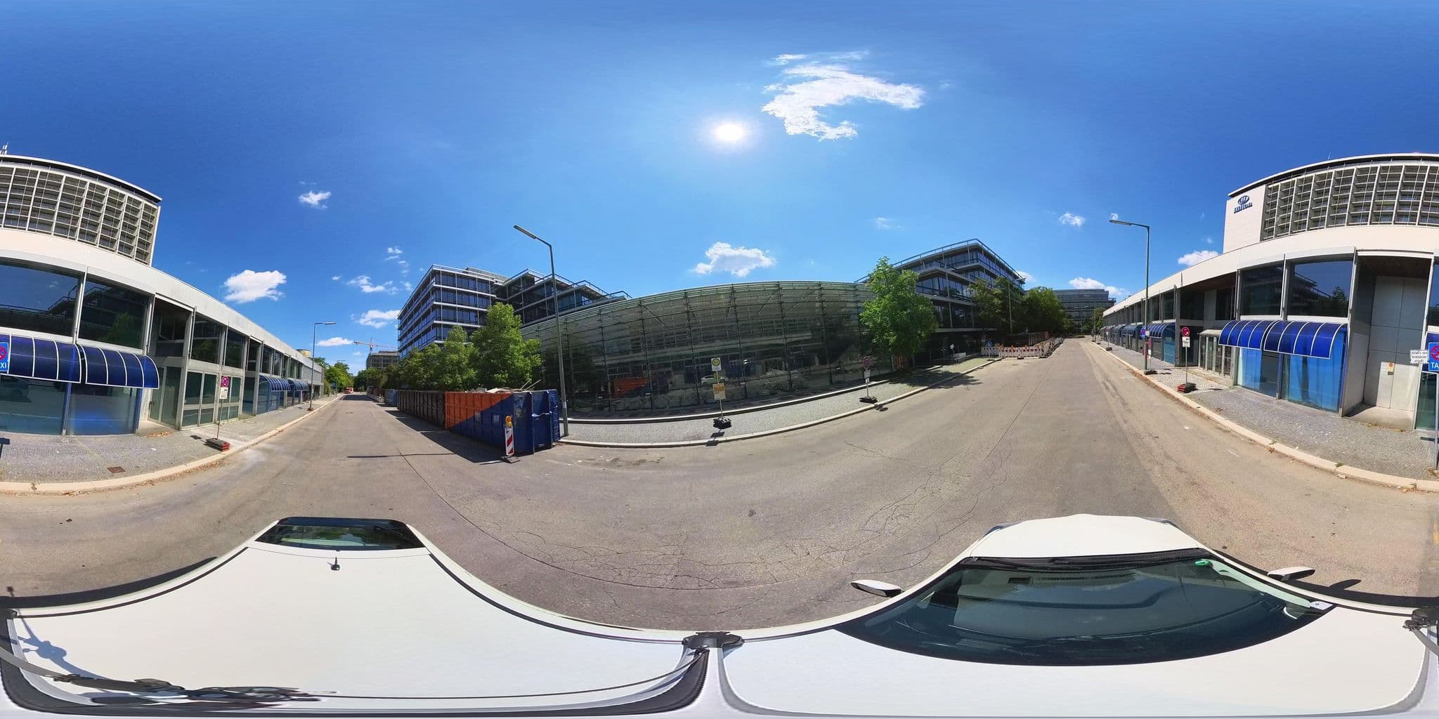 Street view near Hilton Munich Park, Bogenhausen — © osmplus_org (CC BY-SA · Mapillary)