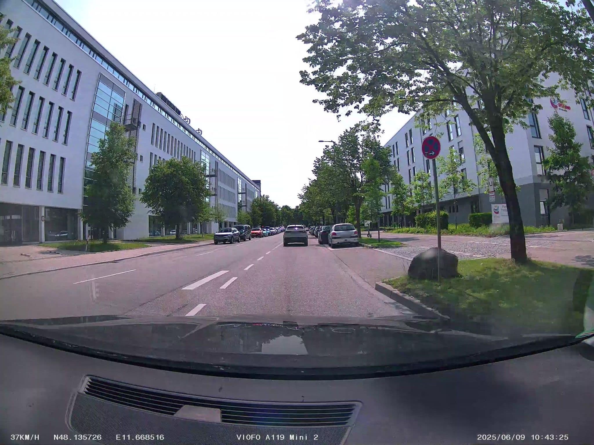 Street view near Bento Inn, Bogenhausen — © soulcover (CC BY-SA · Mapillary)