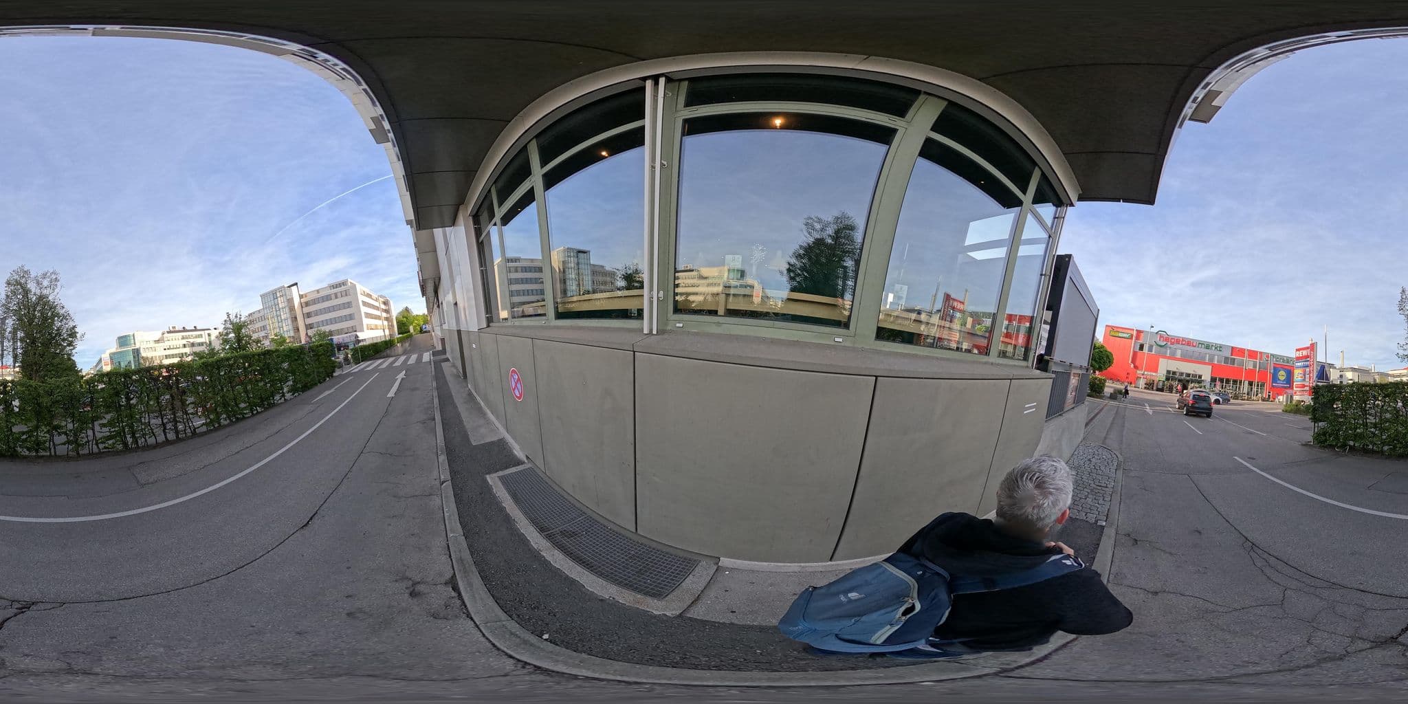 Street view near Feringapark Hotel, Unterföhring — © ente (CC BY-SA · Mapillary)
