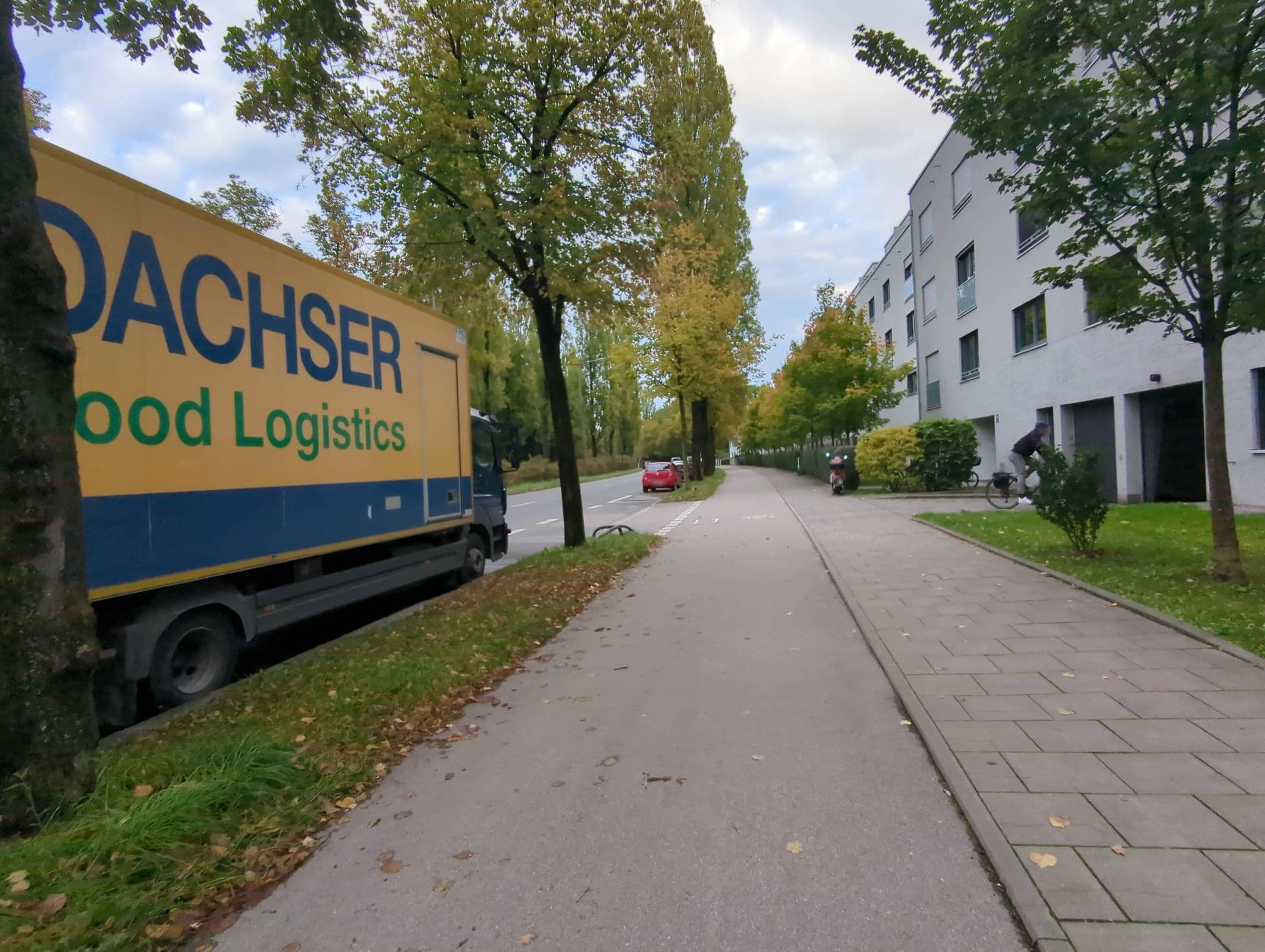 Street view near Bogenhausen Apartment, Bogenhausen — © GenevieveCory (CC BY-SA · Mapillary)
