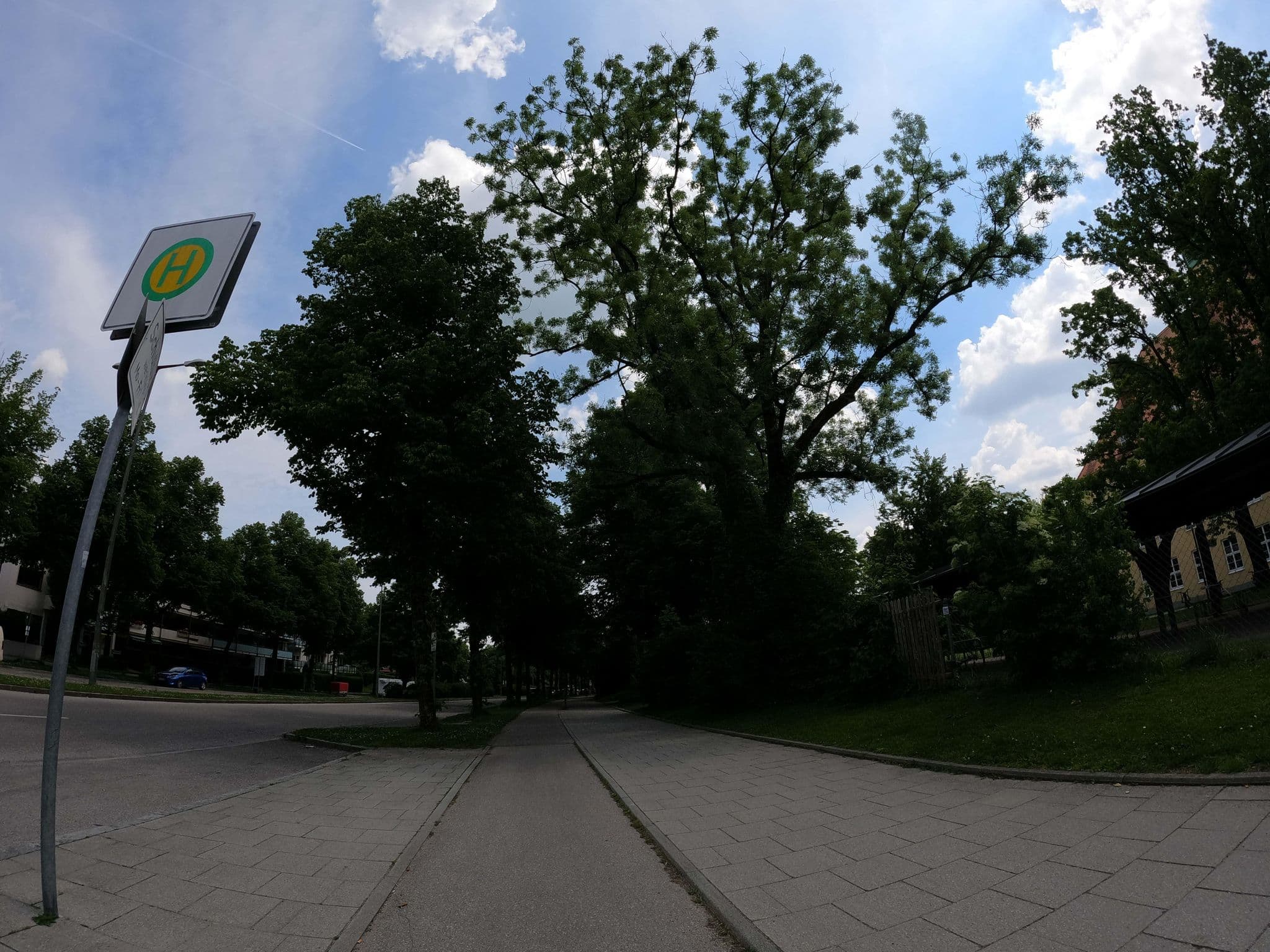 Street view near Hotel Kent, Bogenhausen — © strubbl (CC BY-SA · Mapillary)