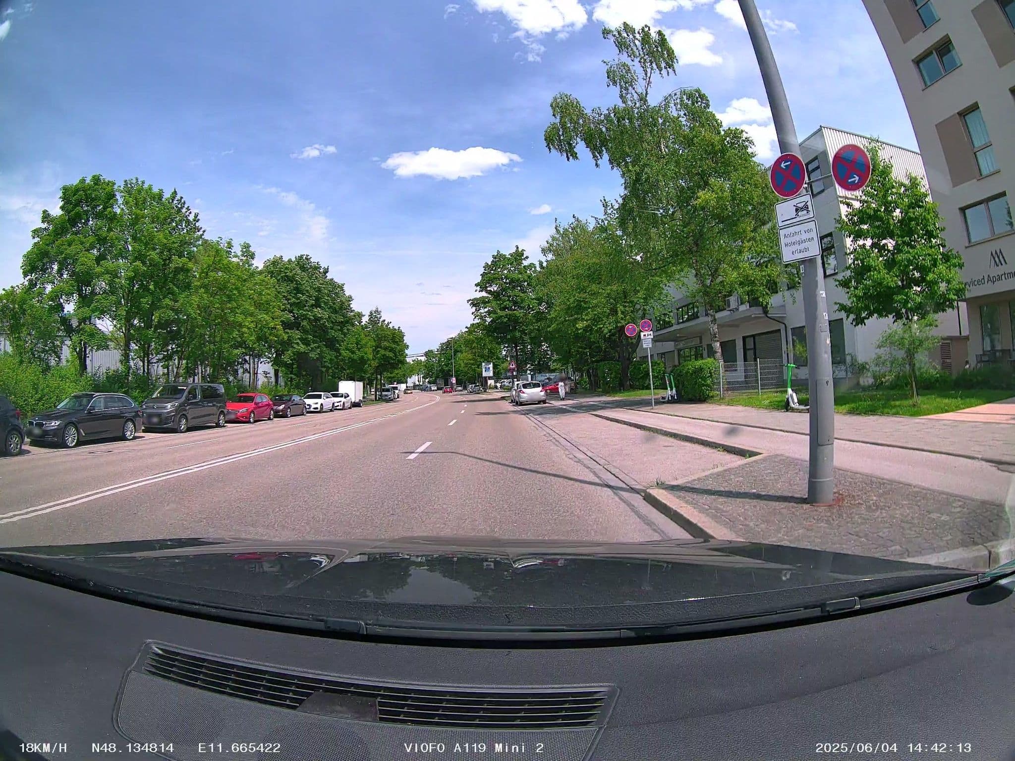 Street view near Hotel Maseven, Bogenhausen — © soulcover (CC BY-SA · Mapillary)