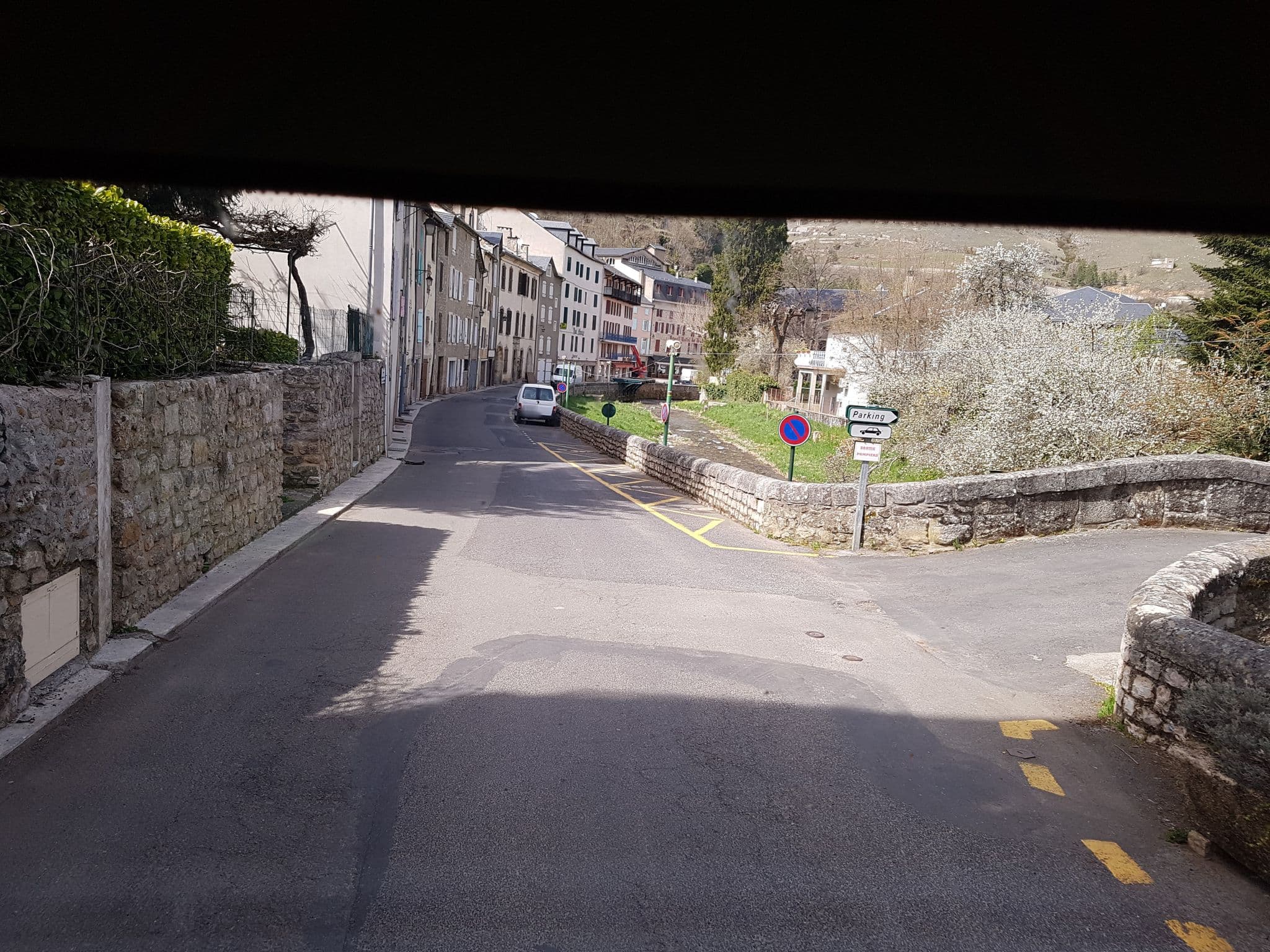 Street view near Hôtel-restaurant du Mont-Aigoual, Meyrueis — © bernardvoyageur (CC BY-SA · Mapillary)