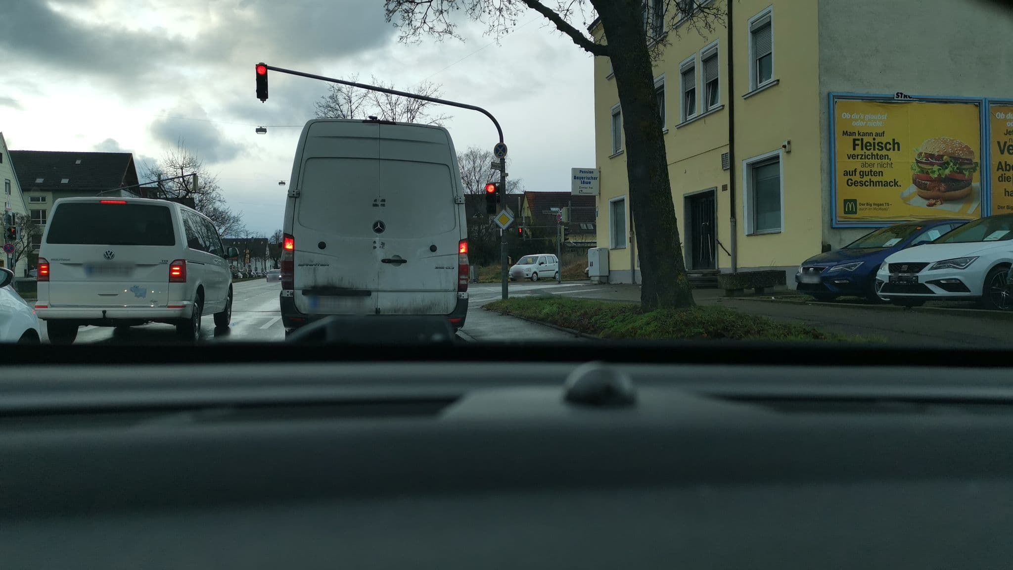 Street view near Pension Tendera GmbH, Augsburg — © eisbzs (CC BY-SA · Mapillary)