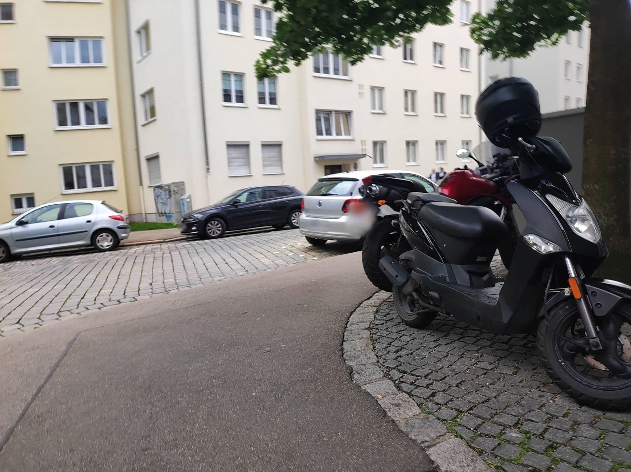 Street view near Nazilli La Flora Kız Öğrenci Yurdu, Augsburg — © msdess (CC BY-SA · Mapillary)