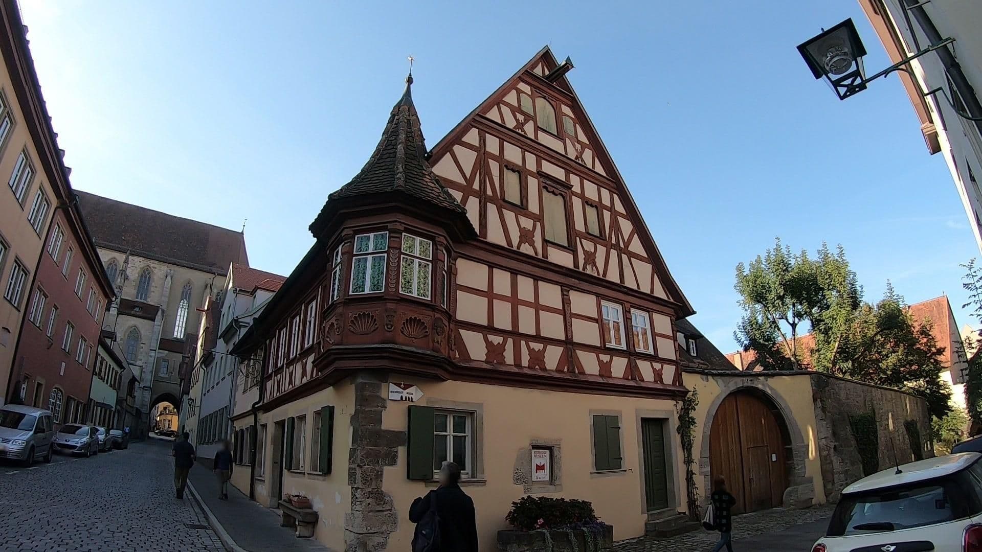 Street view near Gästehaus Victoria, Rothenburg ob der Tauber — © vinisa (CC BY-SA · Mapillary)