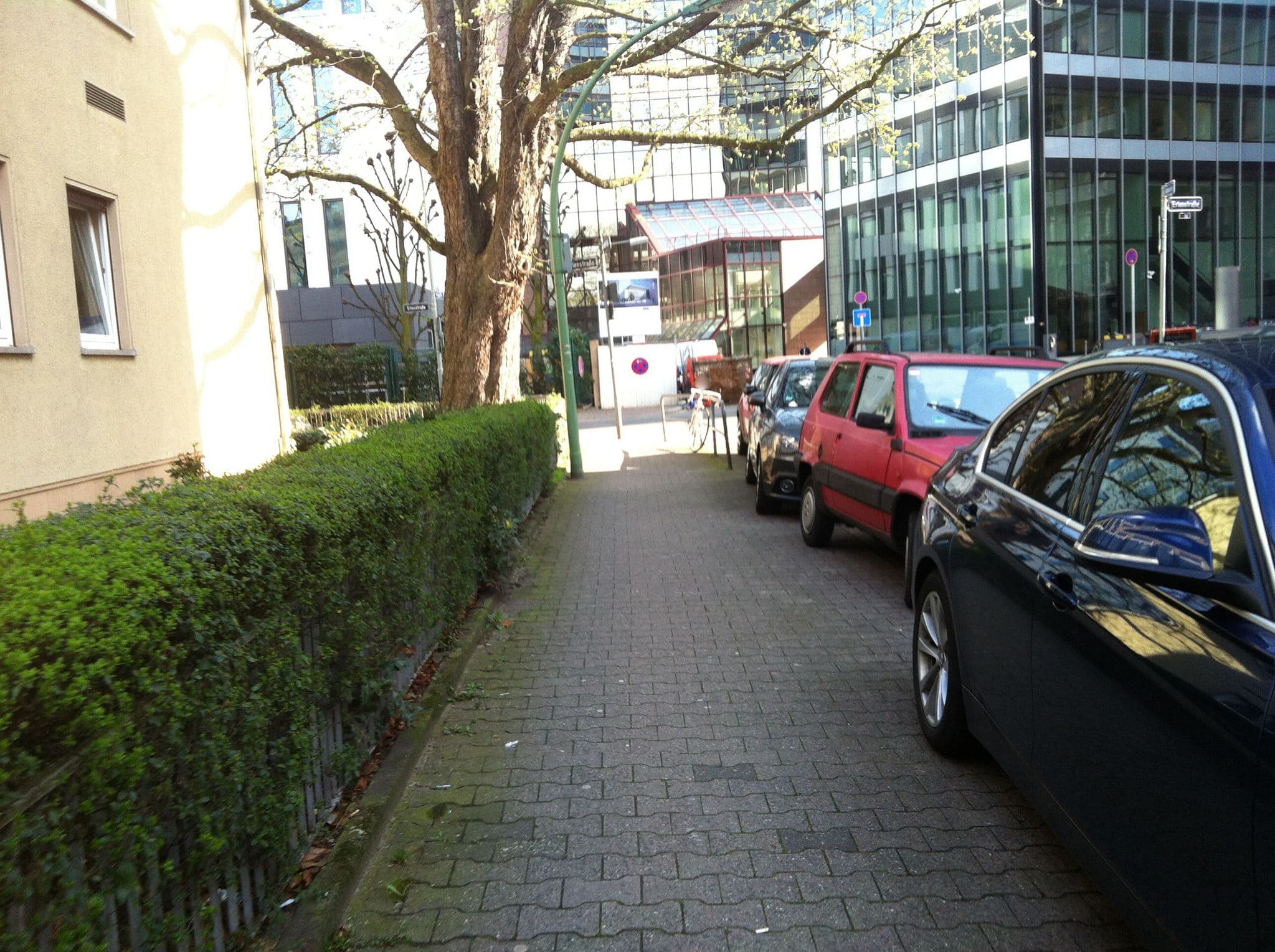 Street view near Room Organisation Service GmbH, Frankfurt am Main — © miguel_andrade (CC BY-SA · Mapillary)