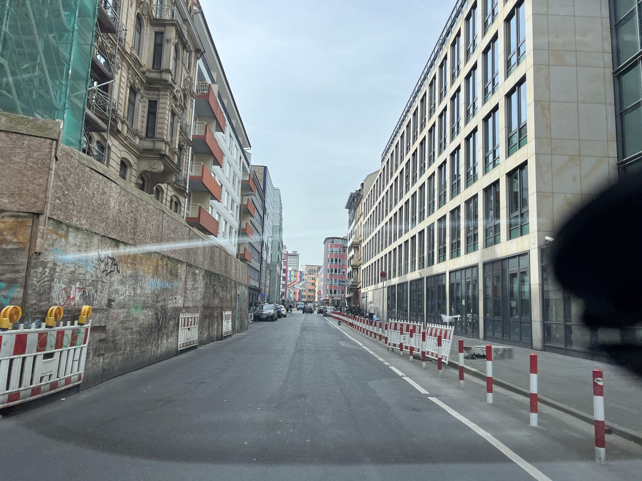 Street view near Conference Hotel Frankfurt, Frankfurt am Main — © robffm (CC BY-SA · Mapillary)