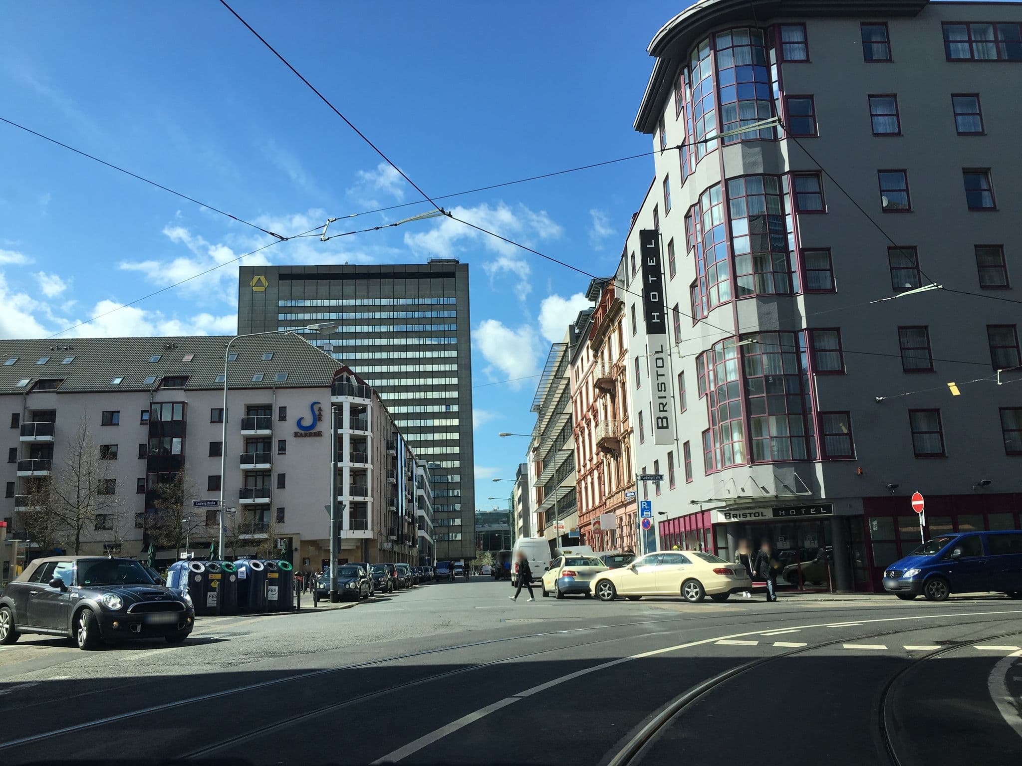 Street view near ibhn, Frankfurt am Main — © foxman (CC BY-SA · Mapillary)