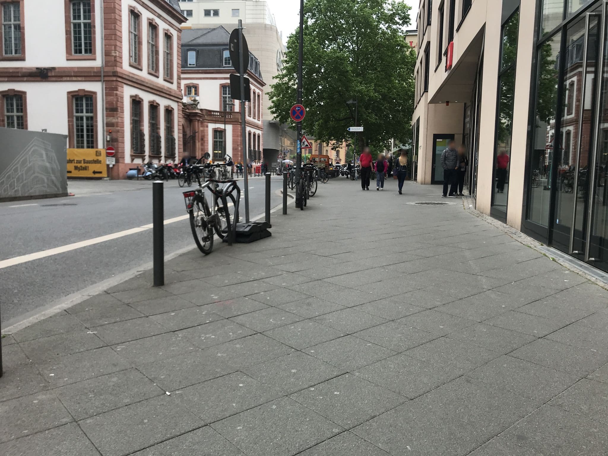 Street view near lindner hotel & resorts, Frankfurt am Main — © miguel_andrade (CC BY-SA · Mapillary)