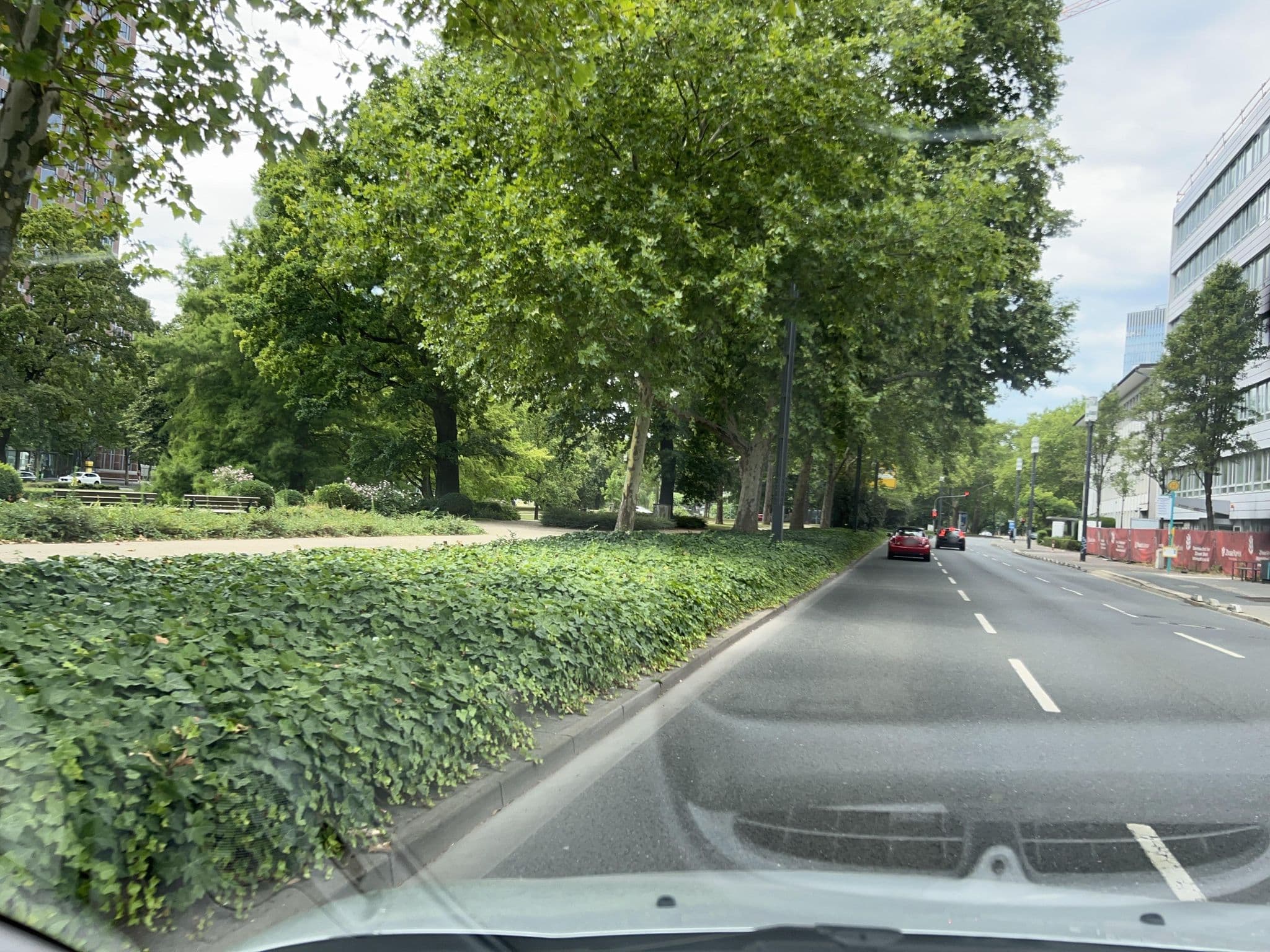 Street view near AMERON Hotel Villa Clara, Frankfurt am Main — © robffm (CC BY-SA · Mapillary)