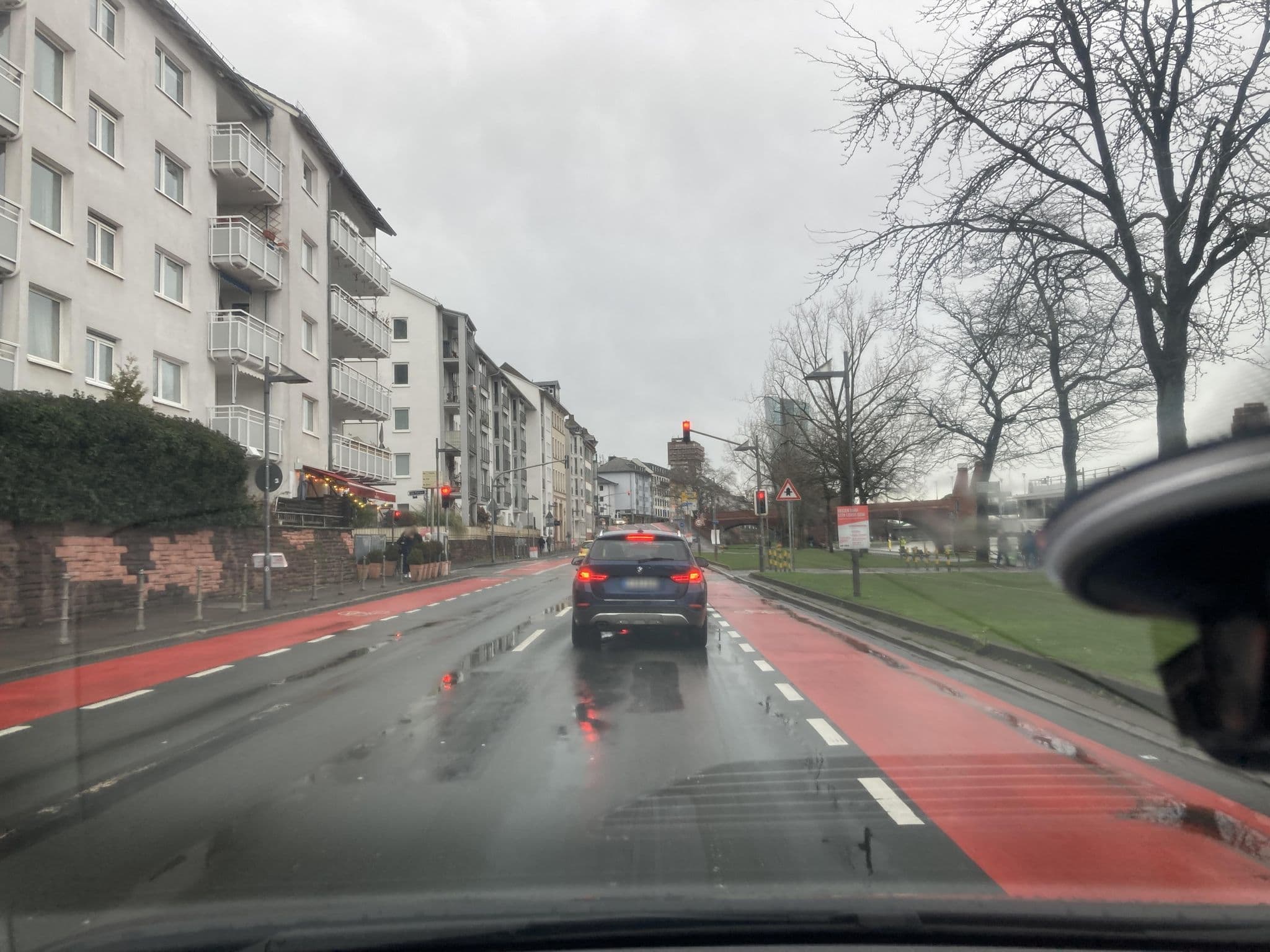 Street view near RENT-IT-ALL Ltd. Private Monteur und Arbeiter Zimmer Vermietung, Frankfurt am Main — © robffm (CC BY-SA · Mapillary)