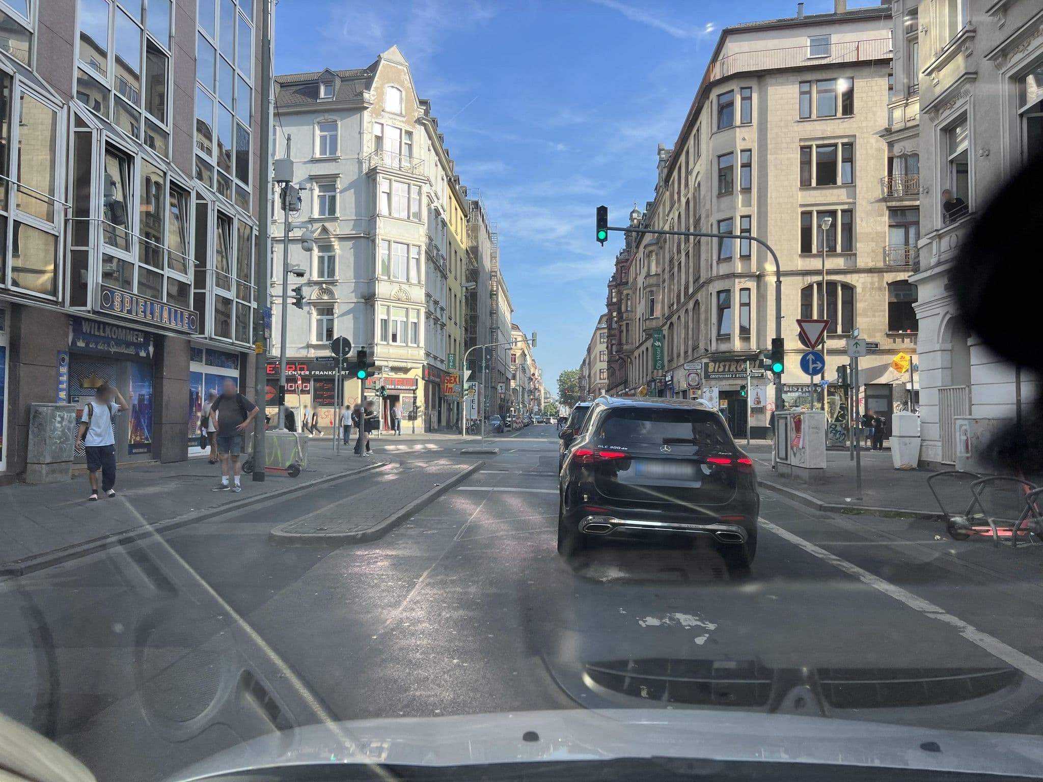 Street view near City Plaza Hotel, Frankfurt am Main — © robffm (CC BY-SA · Mapillary)