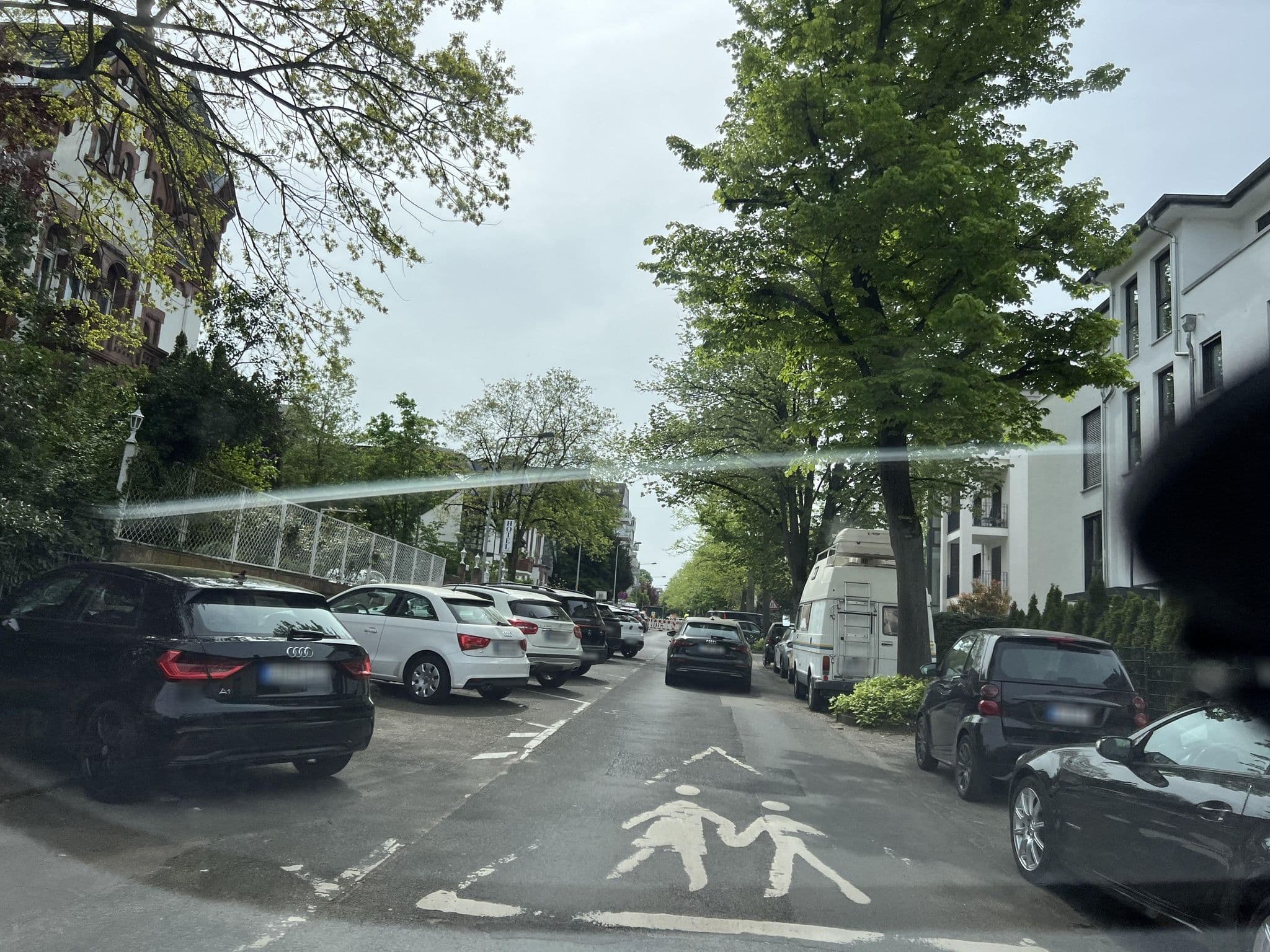Street view near Hotel am Berg Inh. Hannelore von Baross, Frankfurt am Main — © robffm (CC BY-SA · Mapillary)