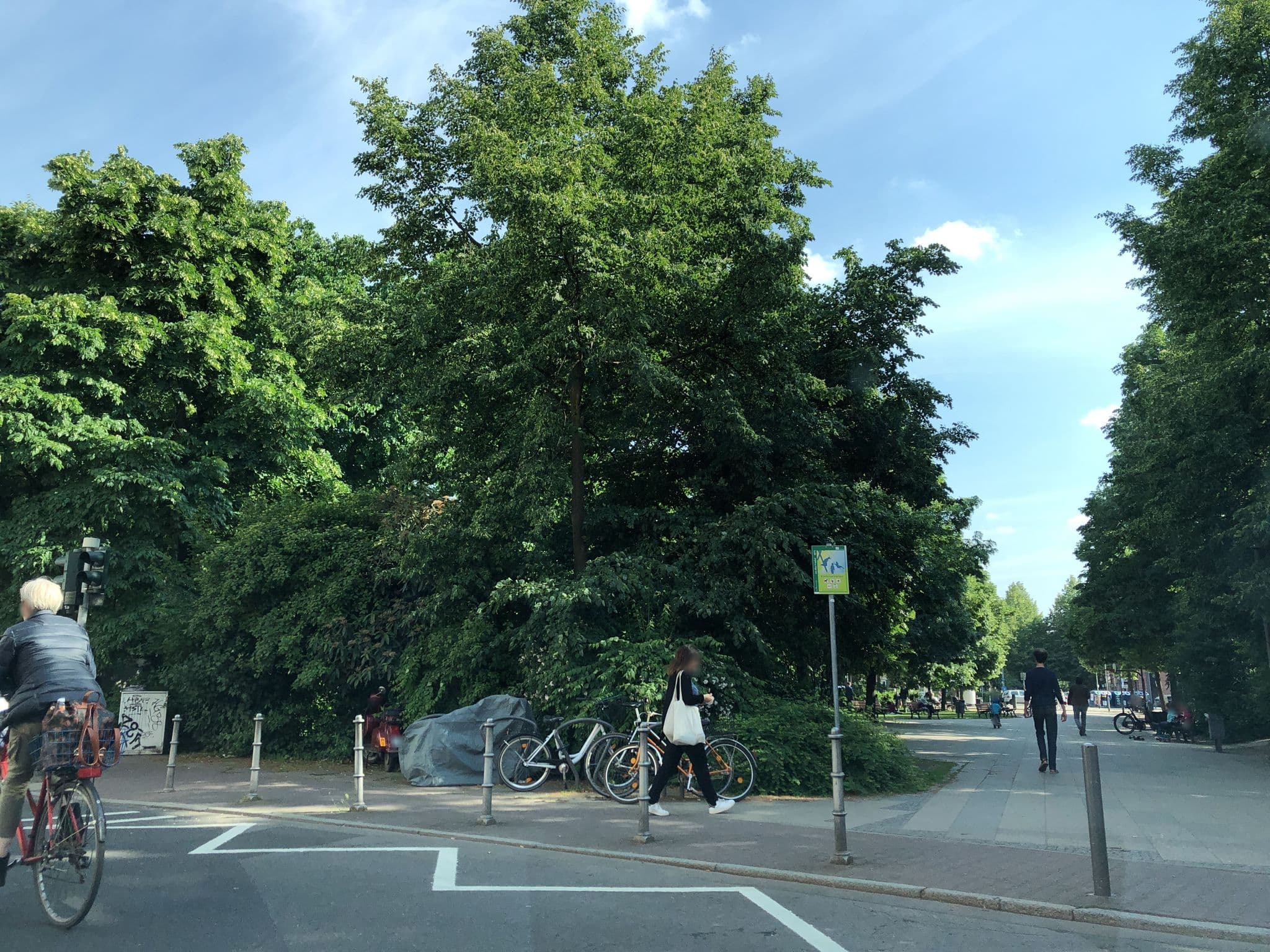 Street view near Hotel Maingau, Frankfurt am Main — © chuck (CC BY-SA · Mapillary)