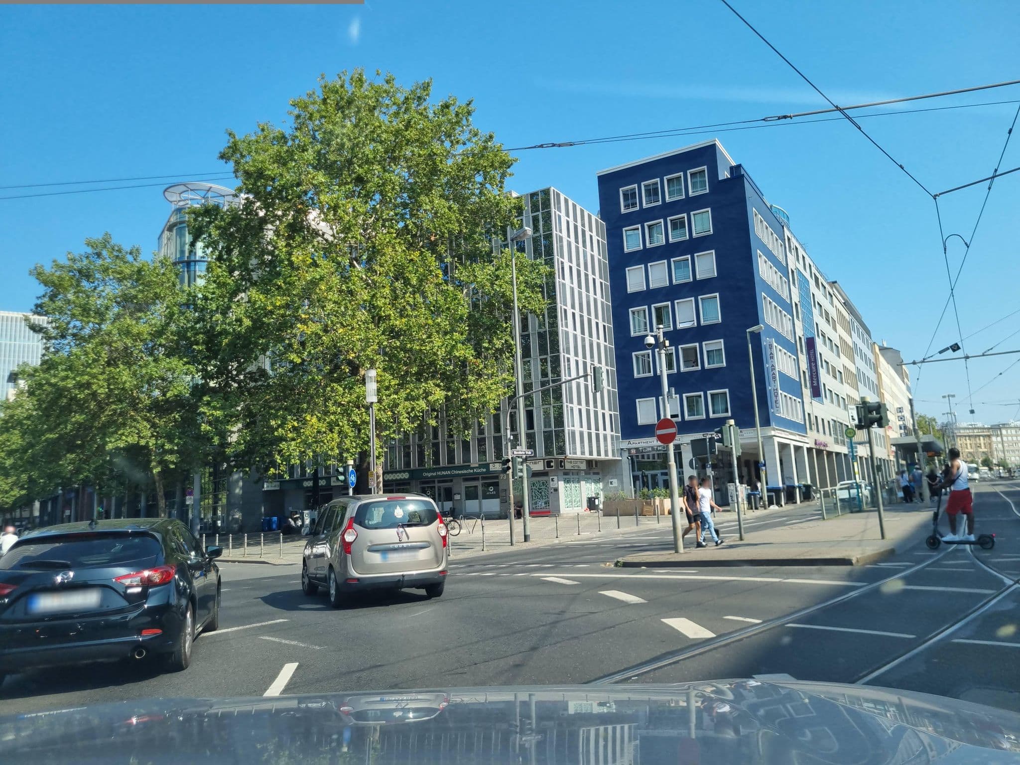 Street view near Flemings Hotel Frankfurt-Messe, Frankfurt am Main — © Yha1 (CC BY-SA · Mapillary)