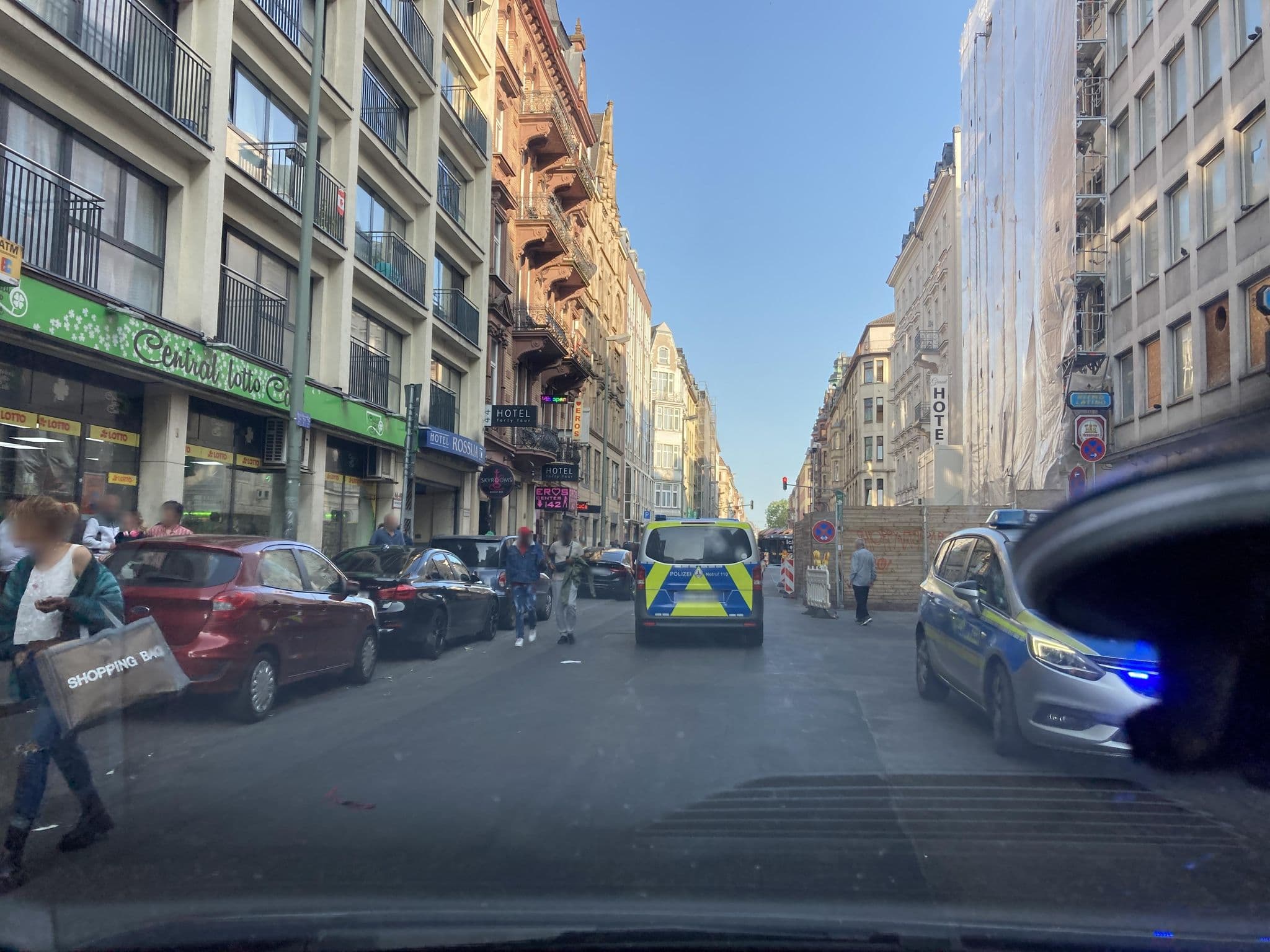 Street view near hotel 44, Frankfurt am Main — © robffm (CC BY-SA · Mapillary)