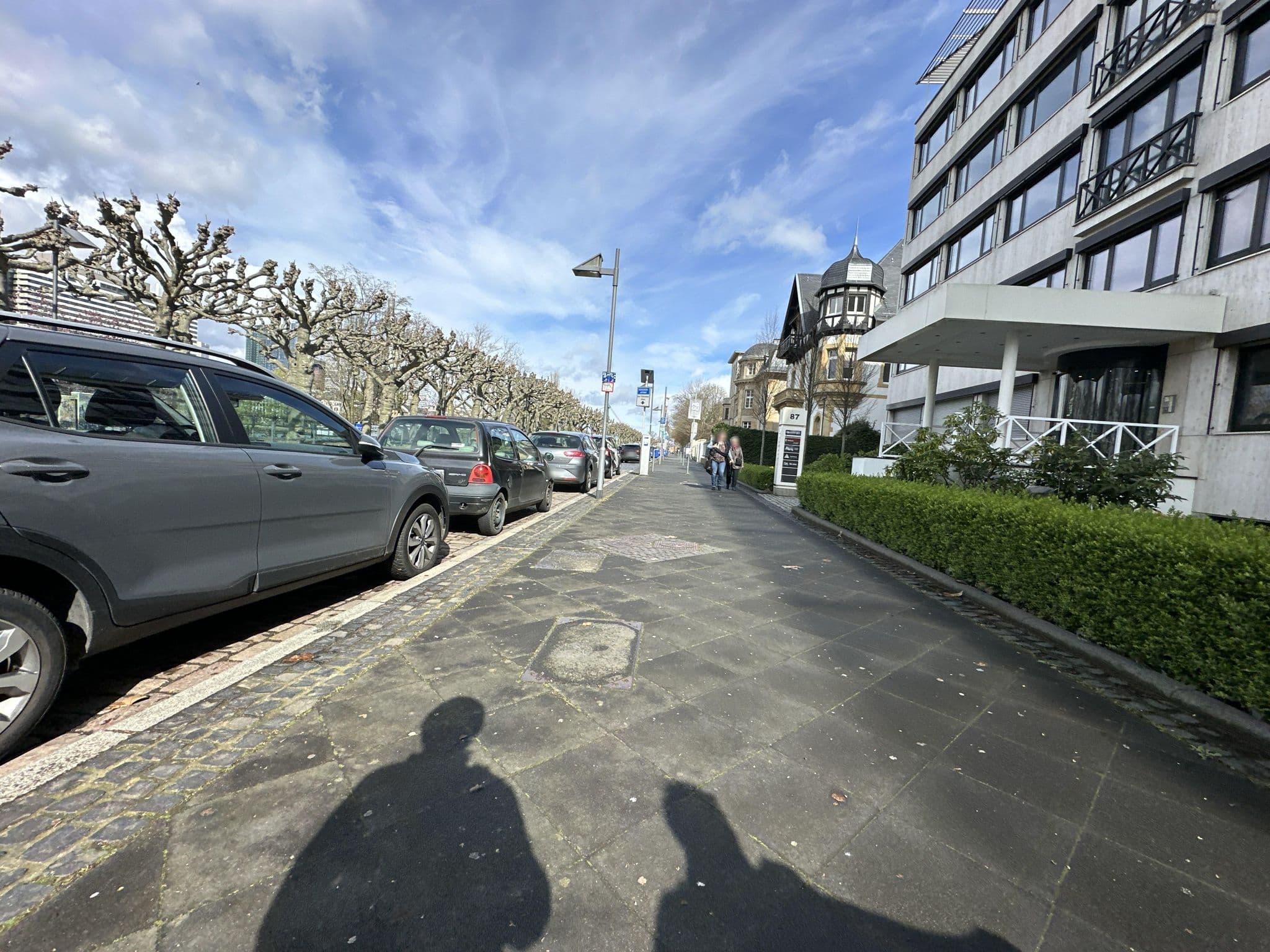 Street view near Frankfurt, Frankfurt am Main — © quickness805 (CC BY-SA · Mapillary)