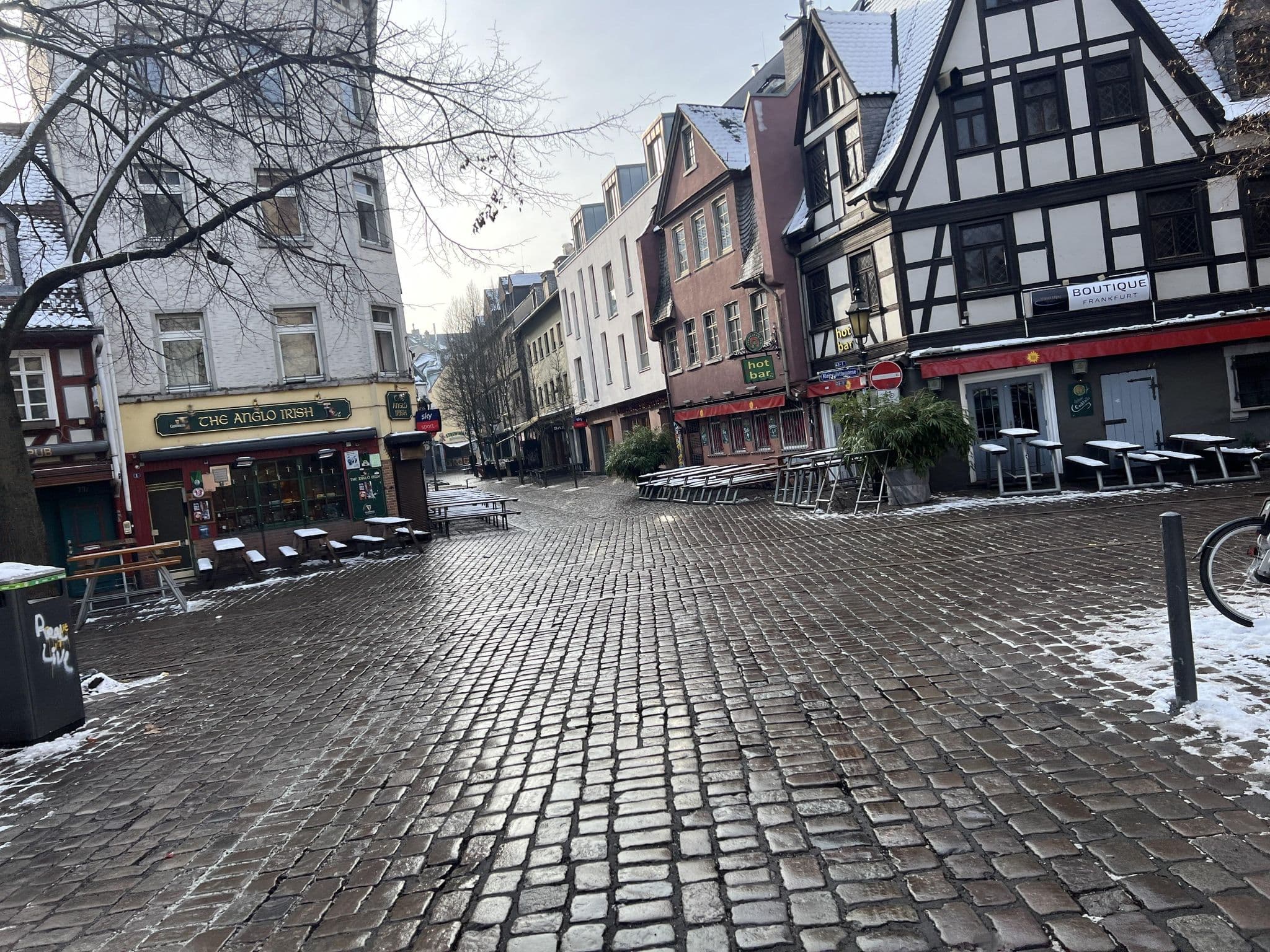 Street view near Ritter Hotel, Frankfurt am Main — © robffm (CC BY-SA · Mapillary)