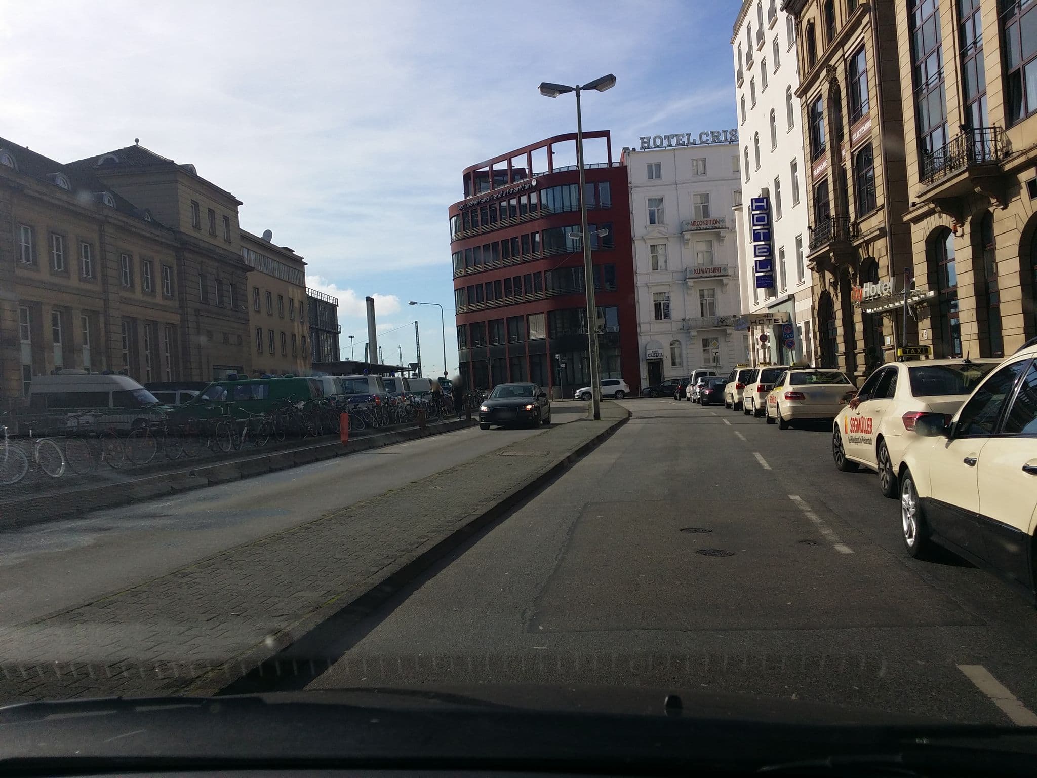 Street view near Steigenberger Hotel Metropolitan, Frankfurt am Main — © b166er (CC BY-SA · Mapillary)