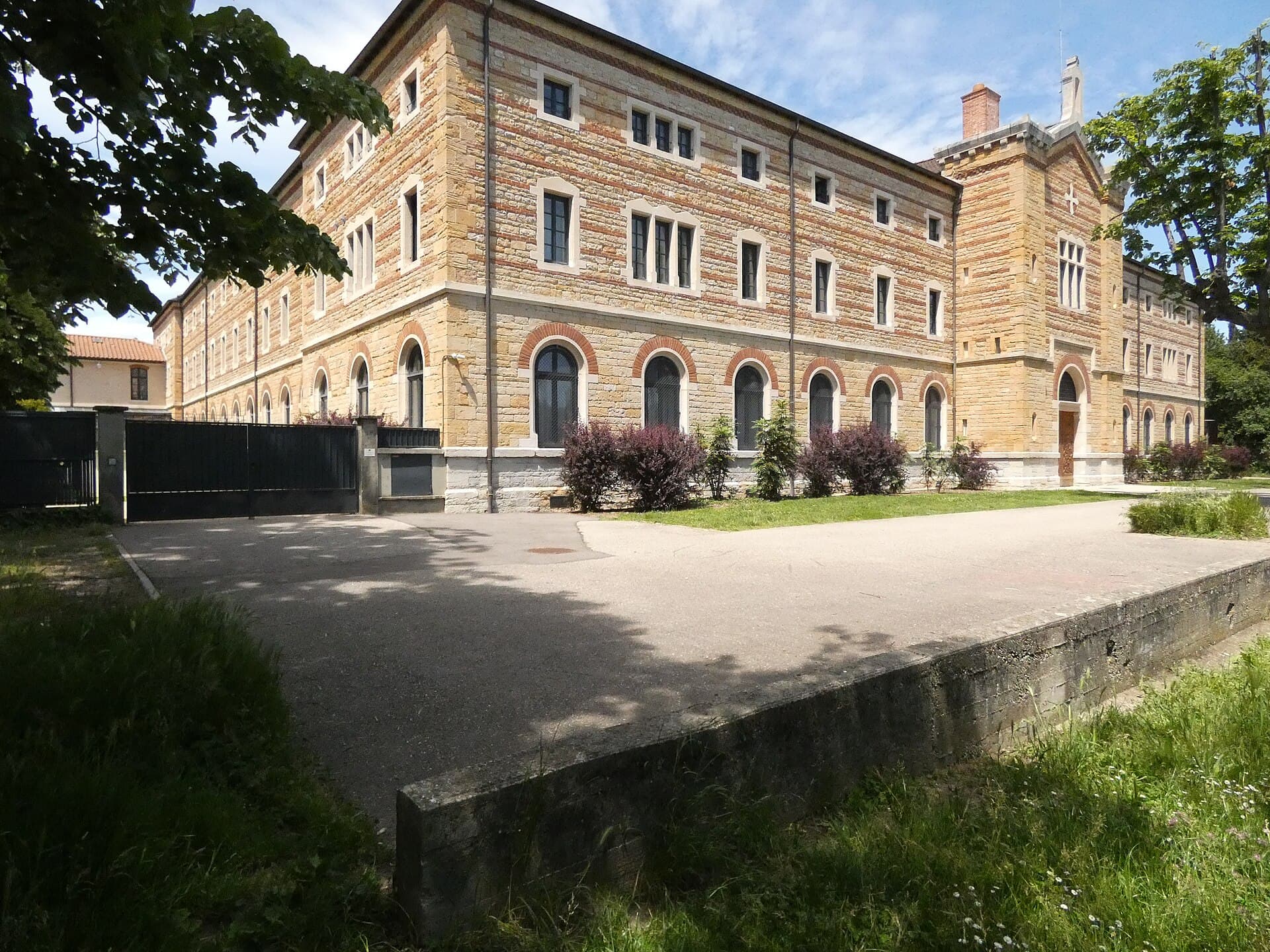 Fourvière Hôtel (via Wikimedia Commons, CC0)
