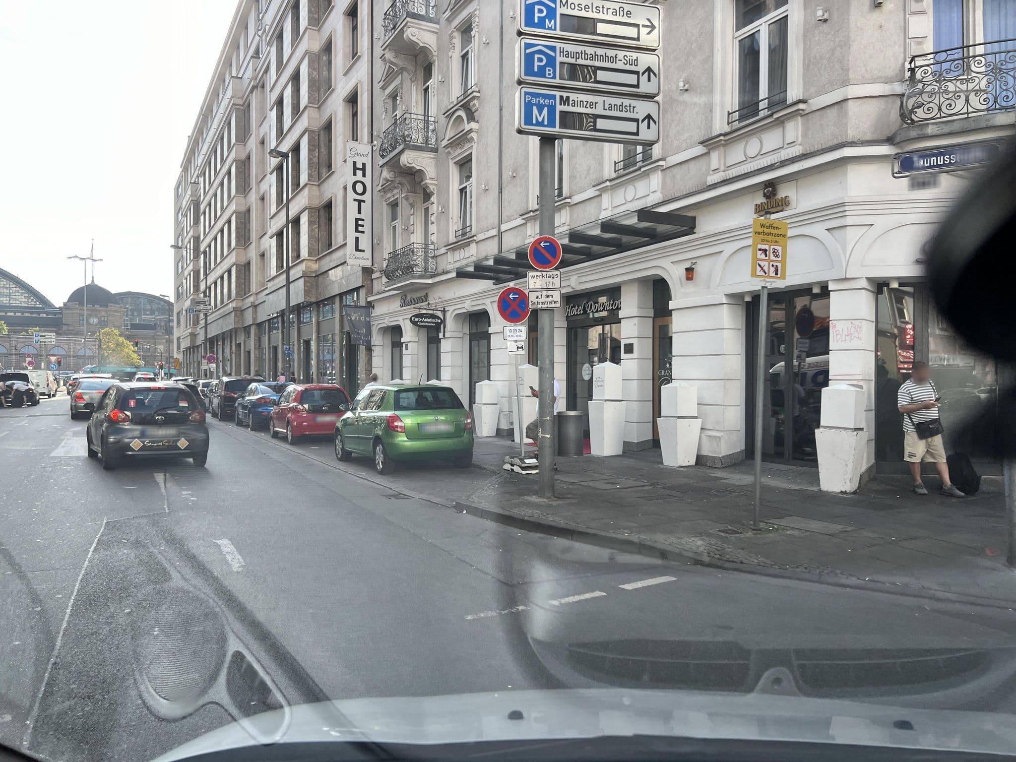 Street view near Hotel Center Plaza, Frankfurt am Main — © robffm (CC BY-SA · Mapillary)