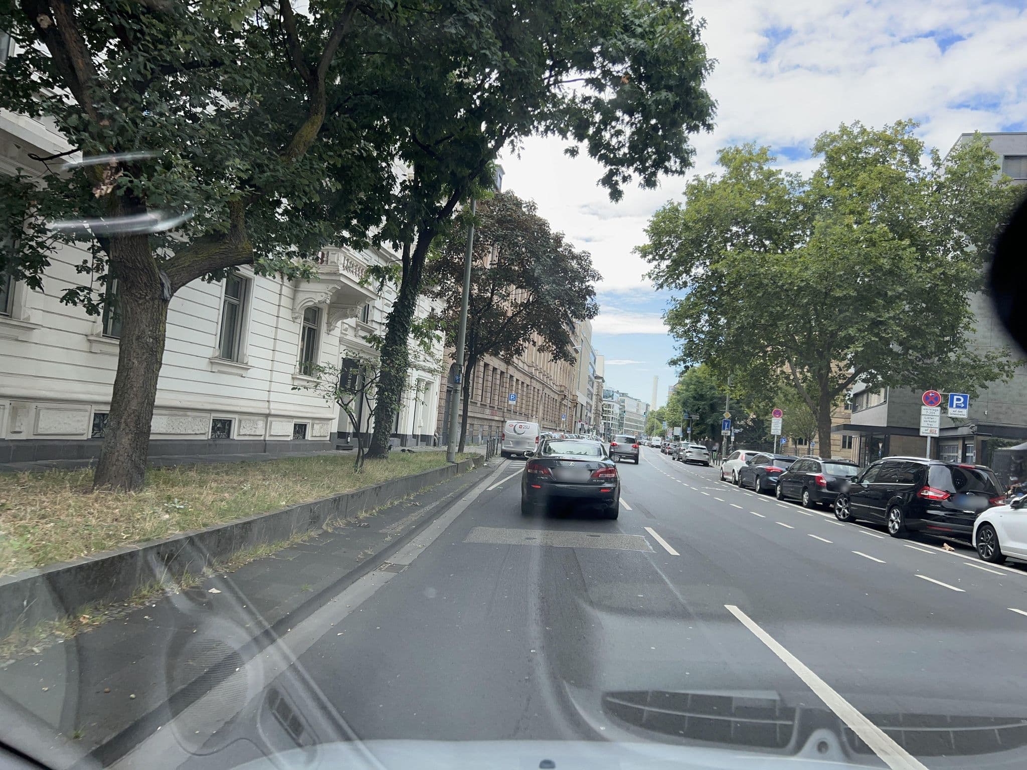 Street view near Privatzimmer Frankfurt, Frankfurt am Main — © robffm (CC BY-SA · Mapillary)