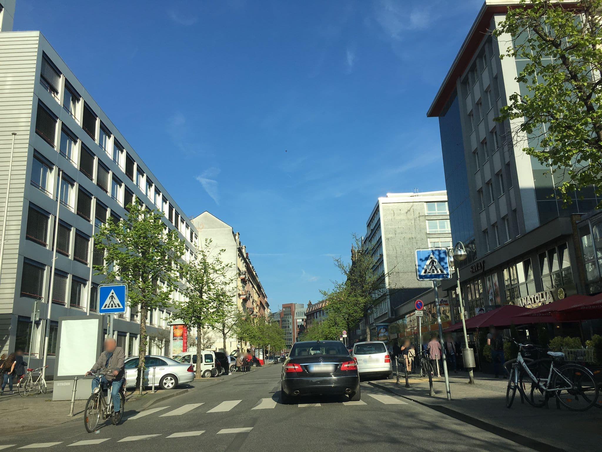Street view near J V Hotel Uzbekistan, Frankfurt am Main — © foxman (CC BY-SA · Mapillary)