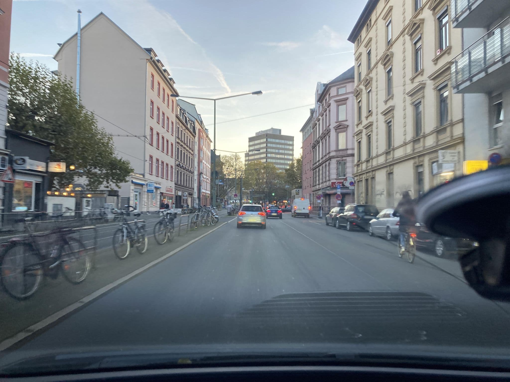 Street view near Weißes Haus, Frankfurt am Main — © robffm (CC BY-SA · Mapillary)