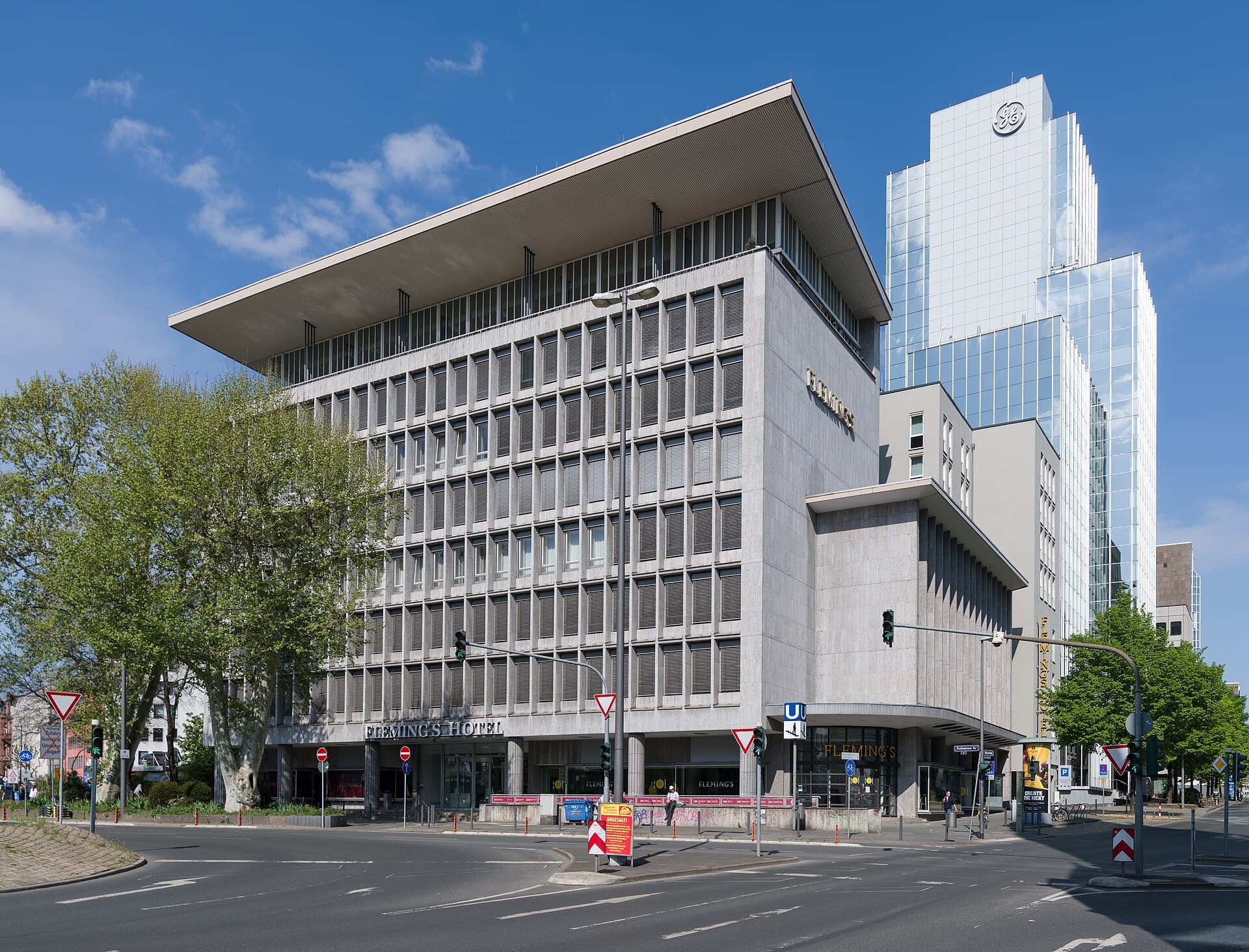 Flemings Selection Hotel Frankfurt-City (via Wikimedia Commons, CC BY-SA 4.0)