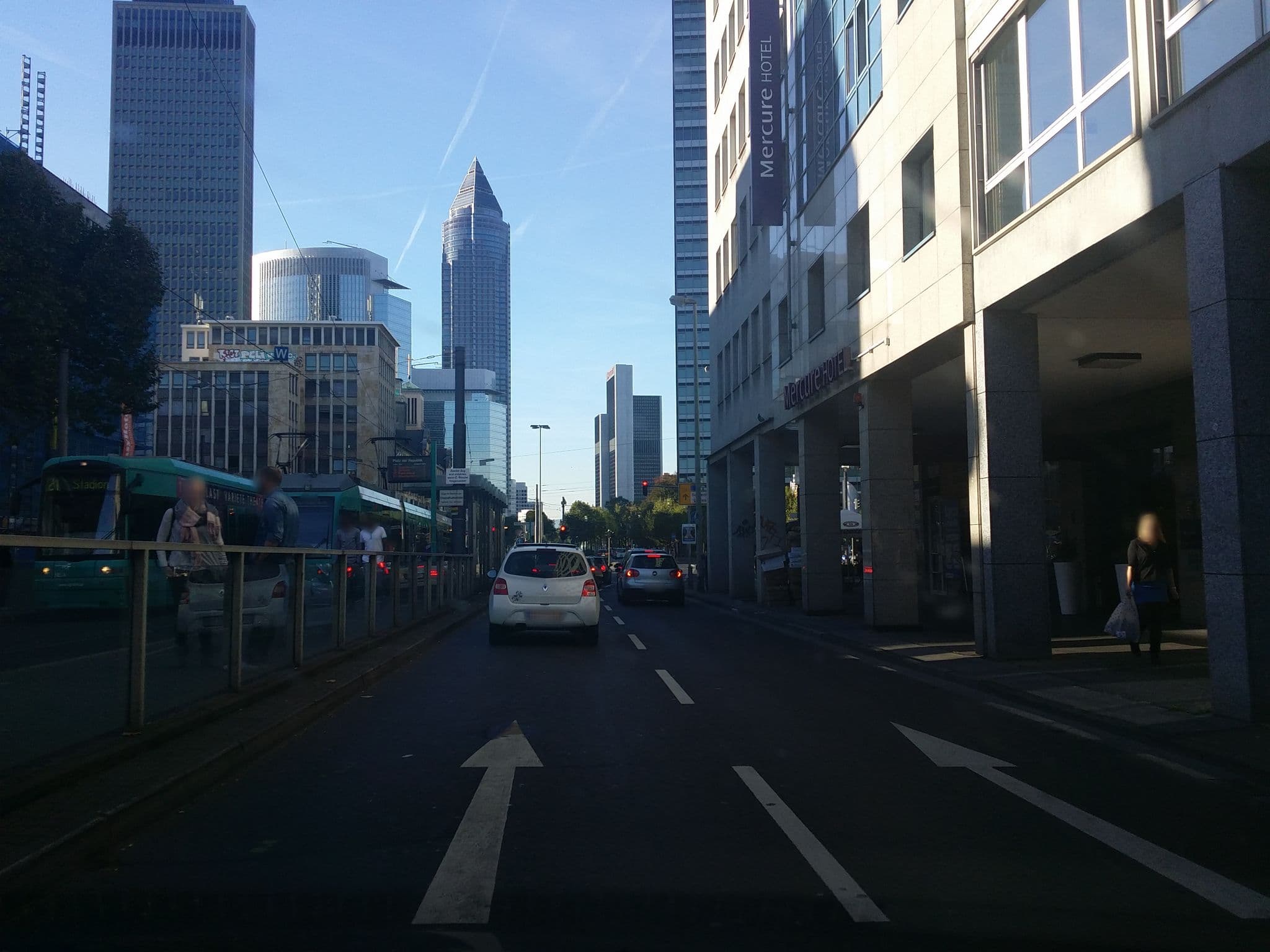 Street view near Blau Apartments, Frankfurt am Main — © b166er (CC BY-SA · Mapillary)