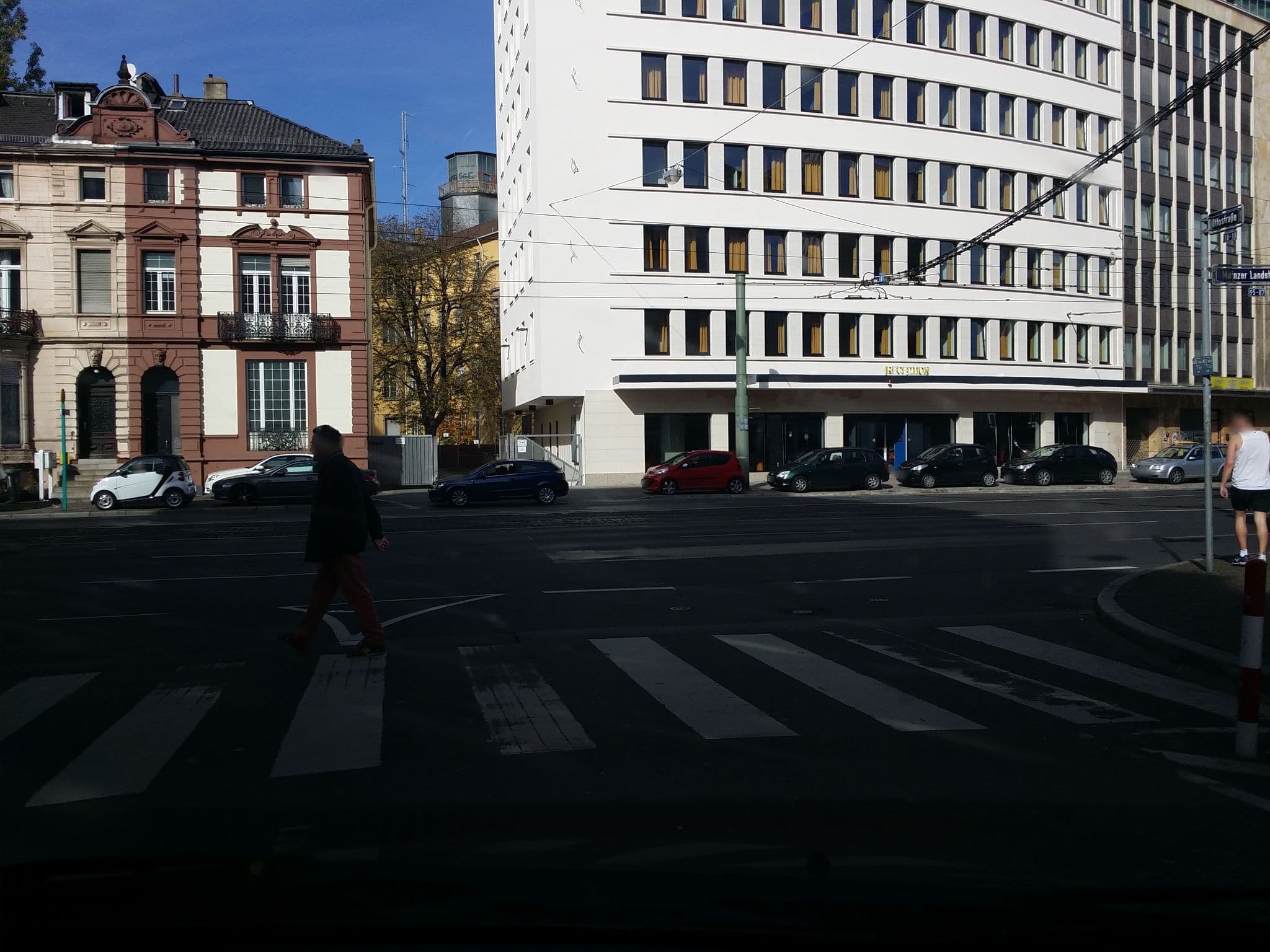Street view near The Cube GmbH, Frankfurt am Main — © b166er (CC BY-SA · Mapillary)