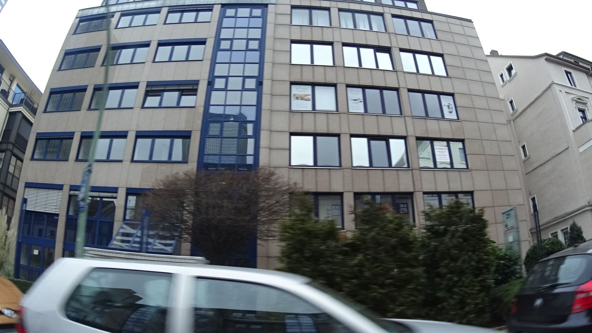 Street view near Ritz-Carlton Hotel Company Reservierungen, Frankfurt am Main — © ramap (CC BY-SA · Mapillary)