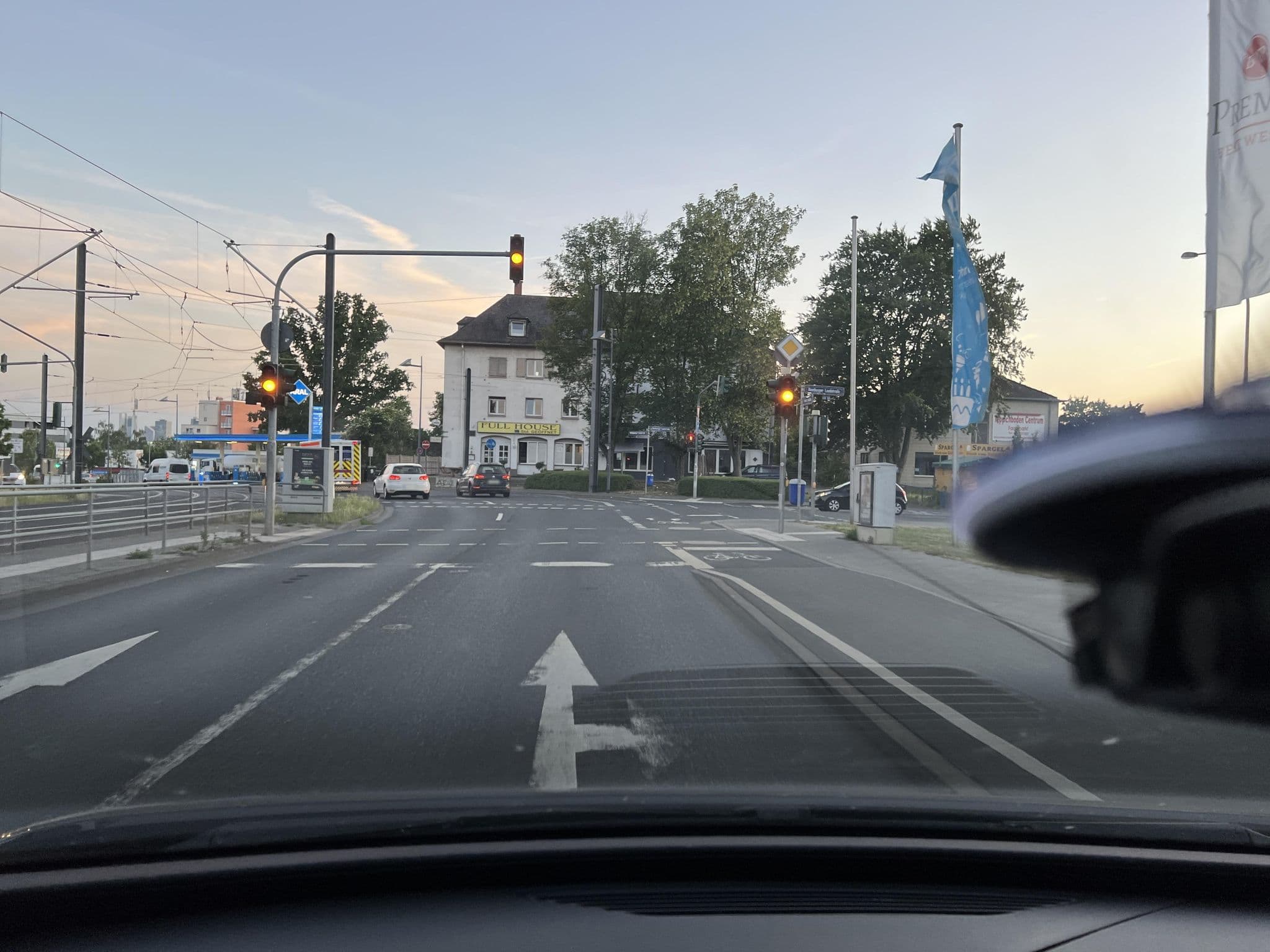 Street view near Best Western Premier IB Hotel Friedberger Warte, Frankfurt am Main — © robffm (CC BY-SA · Mapillary)