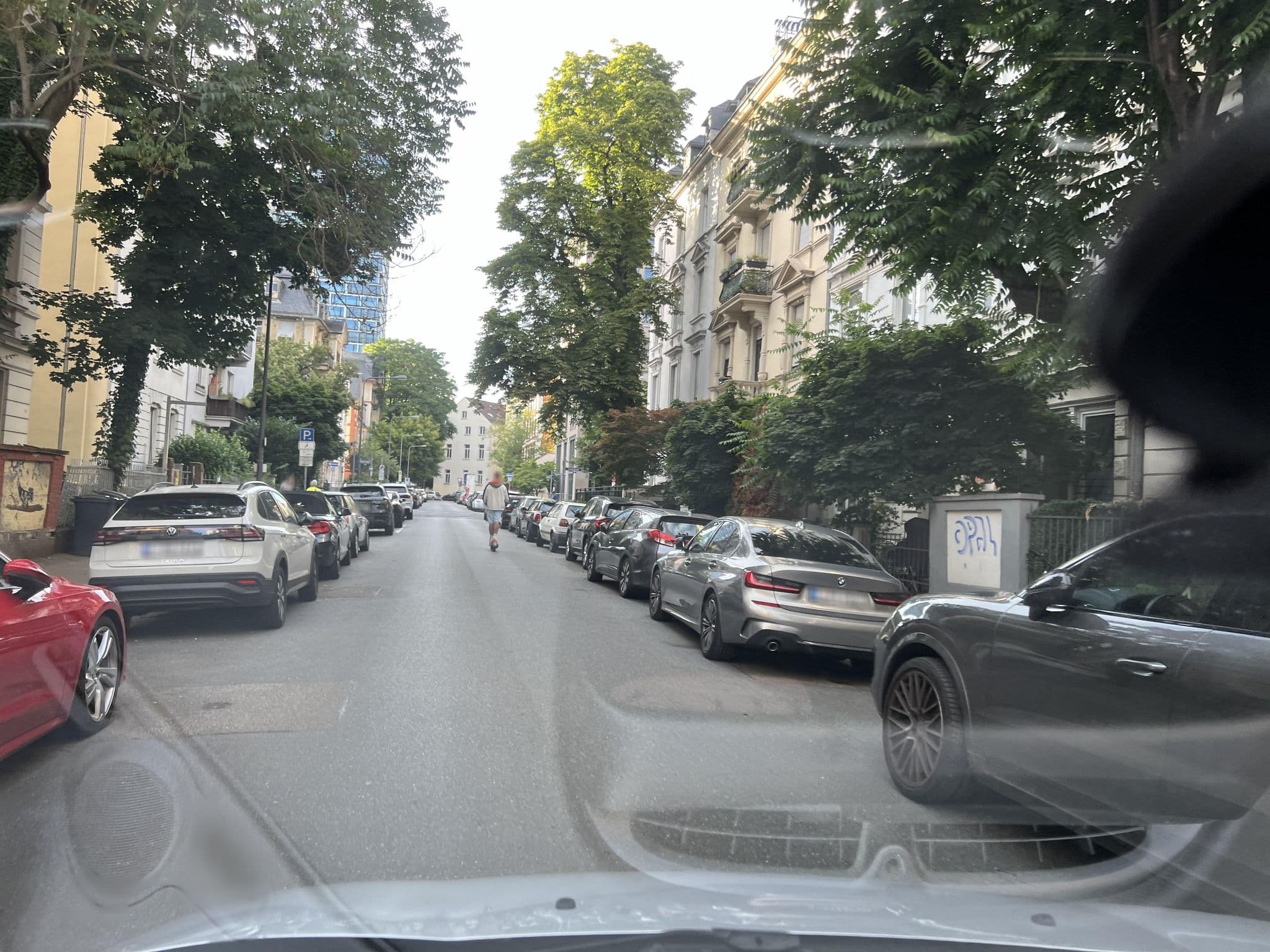 Street view near Bornheimer hof, Frankfurt am Main — © robffm (CC BY-SA · Mapillary)