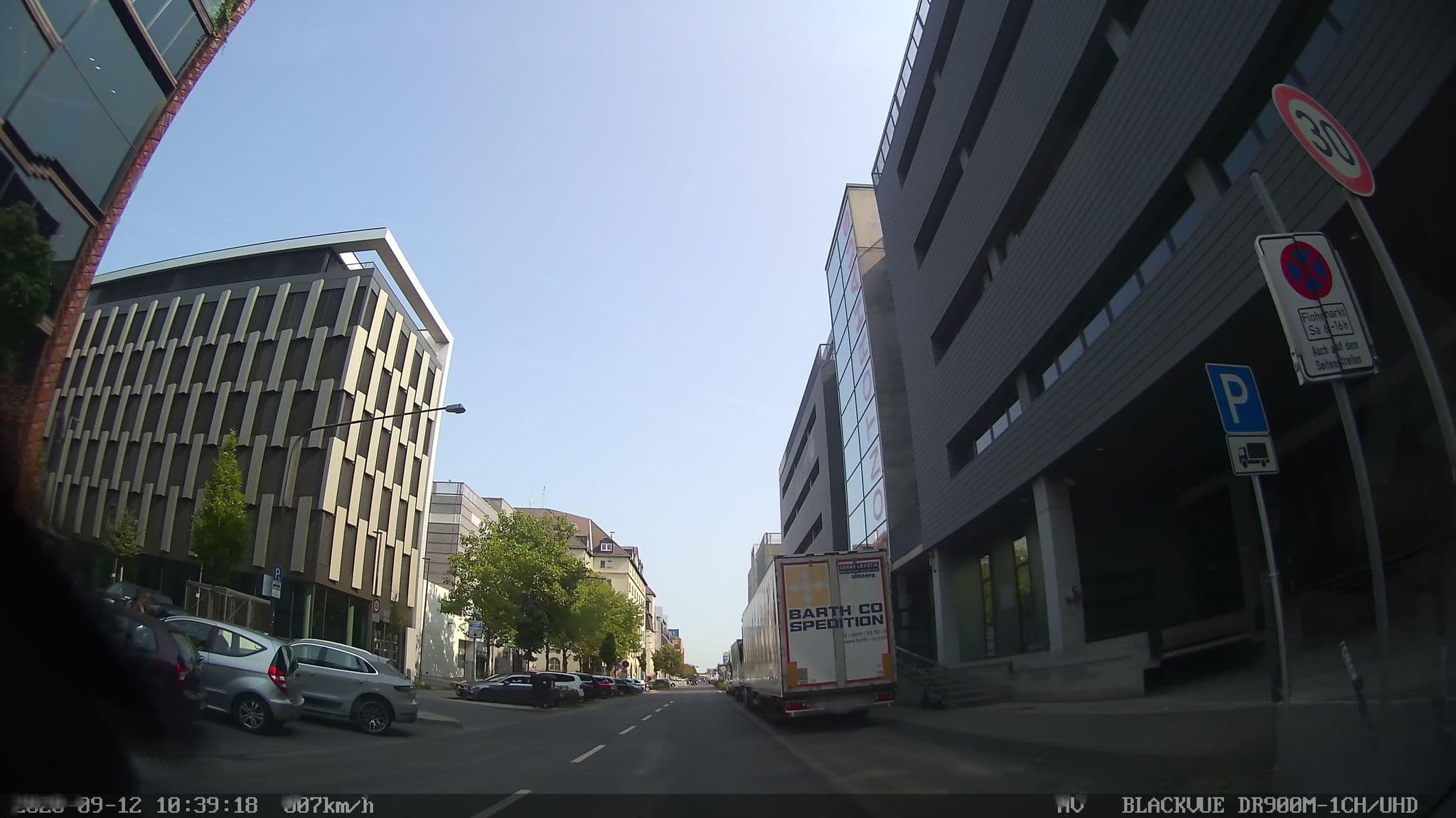 Street view near Lindley Lindenberg, Frankfurt am Main — © chuck (CC BY-SA · Mapillary)