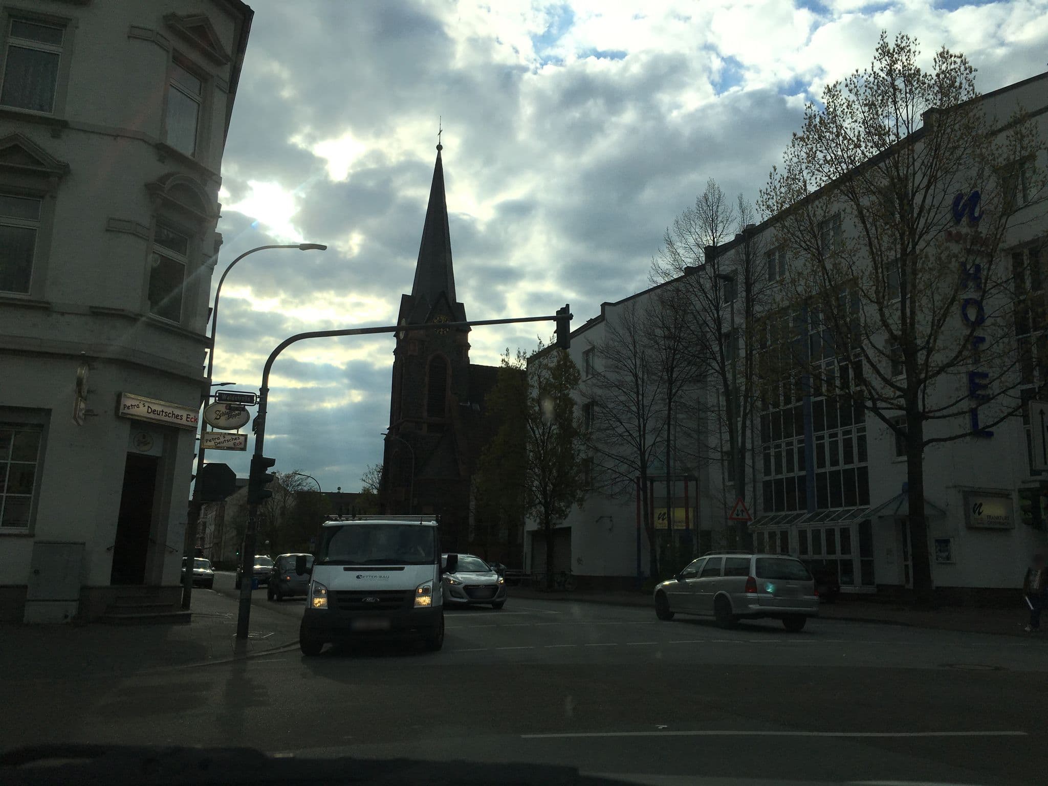 Street view near Best Western Hotel Bismarckhof, Offenbach — © foxman (CC BY-SA · Mapillary)