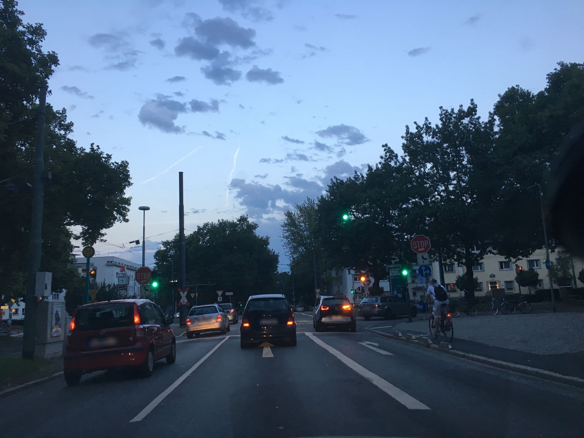 Street view near Hotel Rüth, Frankfurt am Main — © chuck (CC BY-SA · Mapillary)
