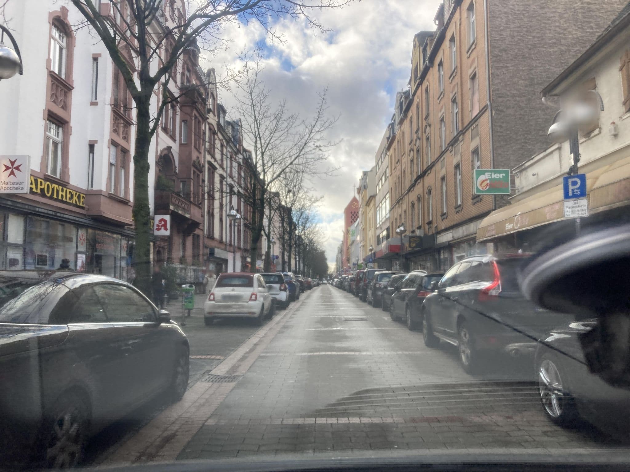 Street view near Pension K, Frankfurt am Main — © robffm (CC BY-SA · Mapillary)